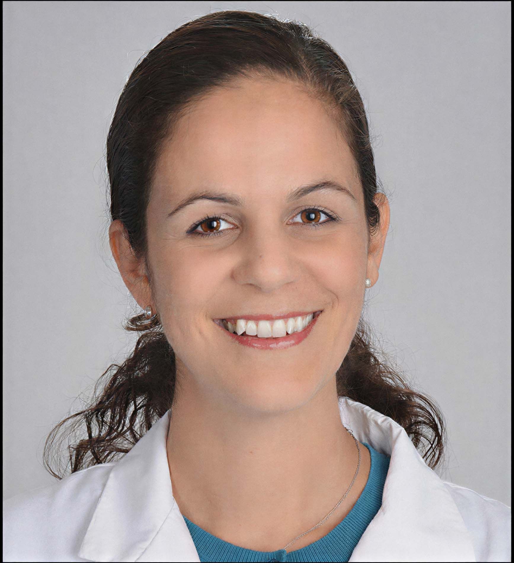 Photo of Dr. Livia Bratis Pulmonologist respiraCare