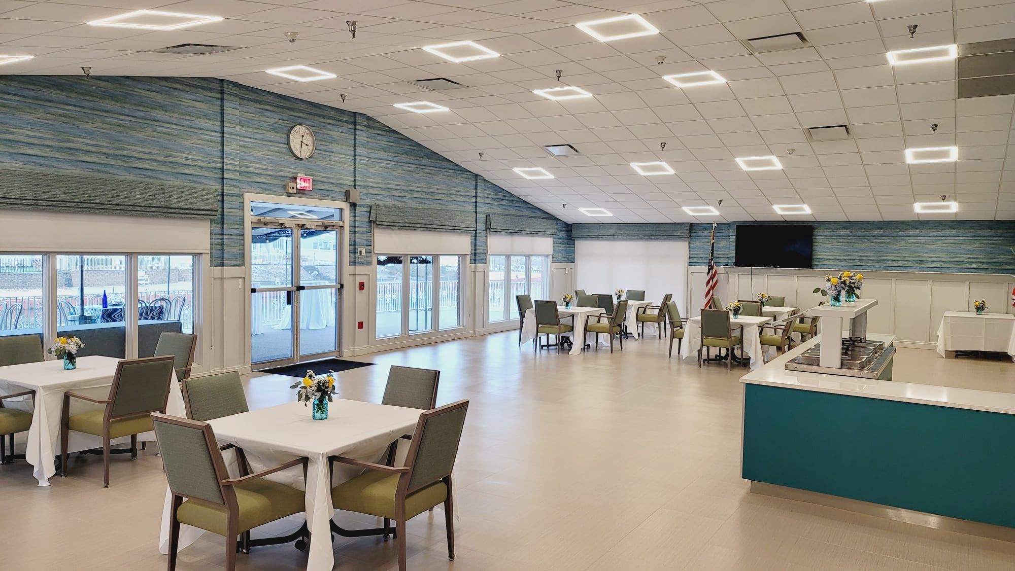 Crest Pointe NJ nursing home dining room
