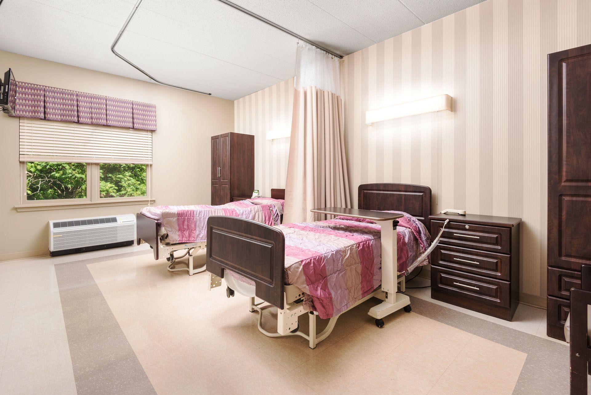 Westgate Hills MD rehab private bedroom