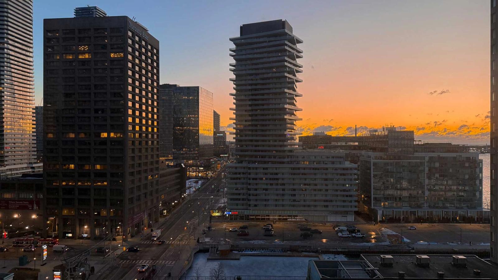toronto at night
