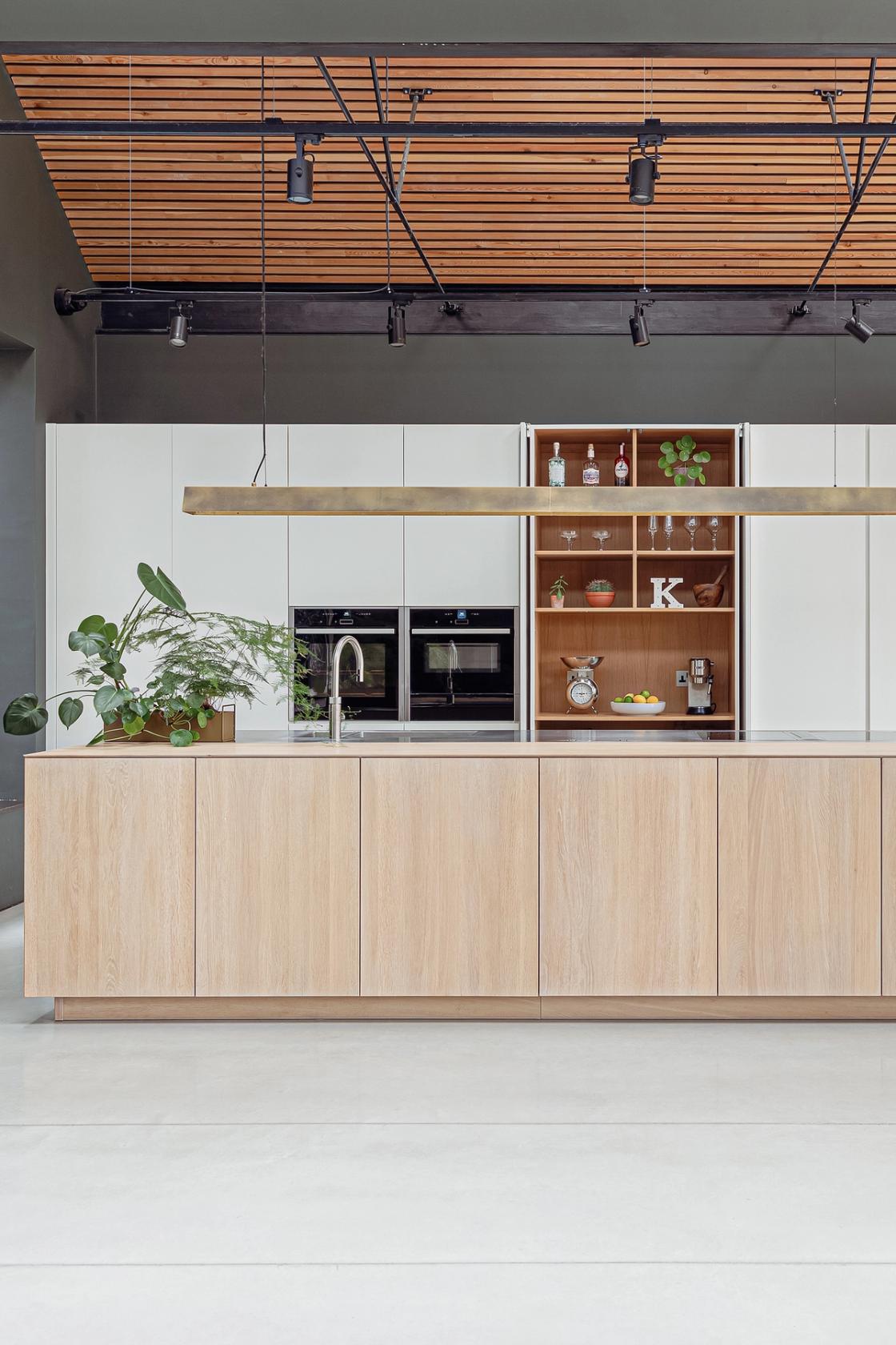 Sola Kitchens | Elegant Entertainer