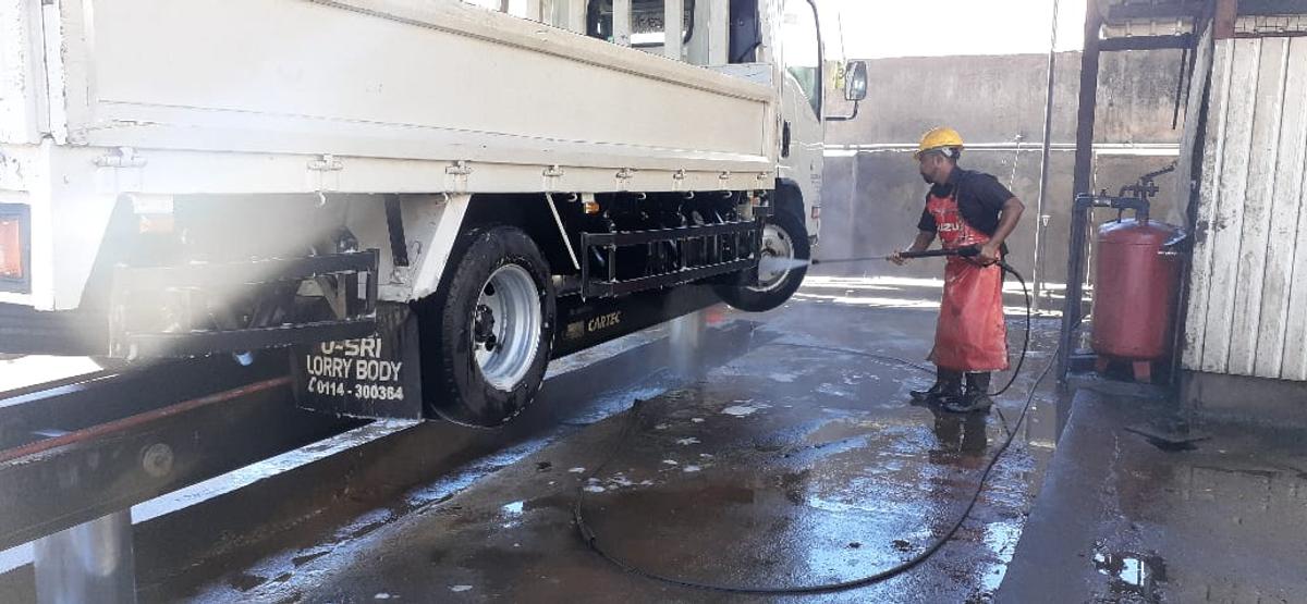 izuzu-heavy-vehicle-truck-service-lift-10