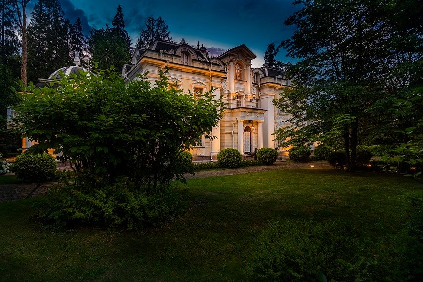 Элитная усадьба в стиле итальянского барокко в поселке Ландшафт