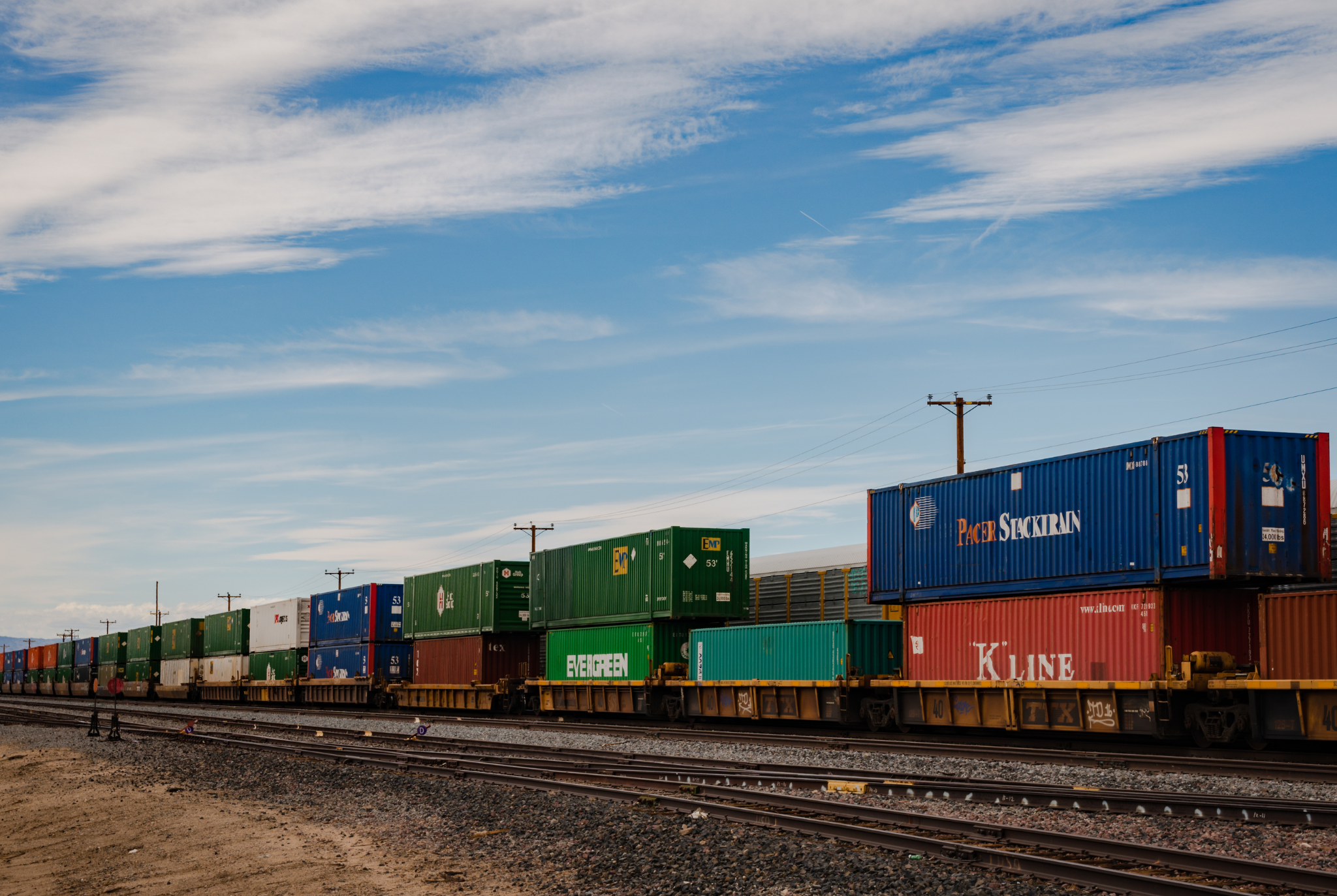 containers being tracked with supply chain visibility software