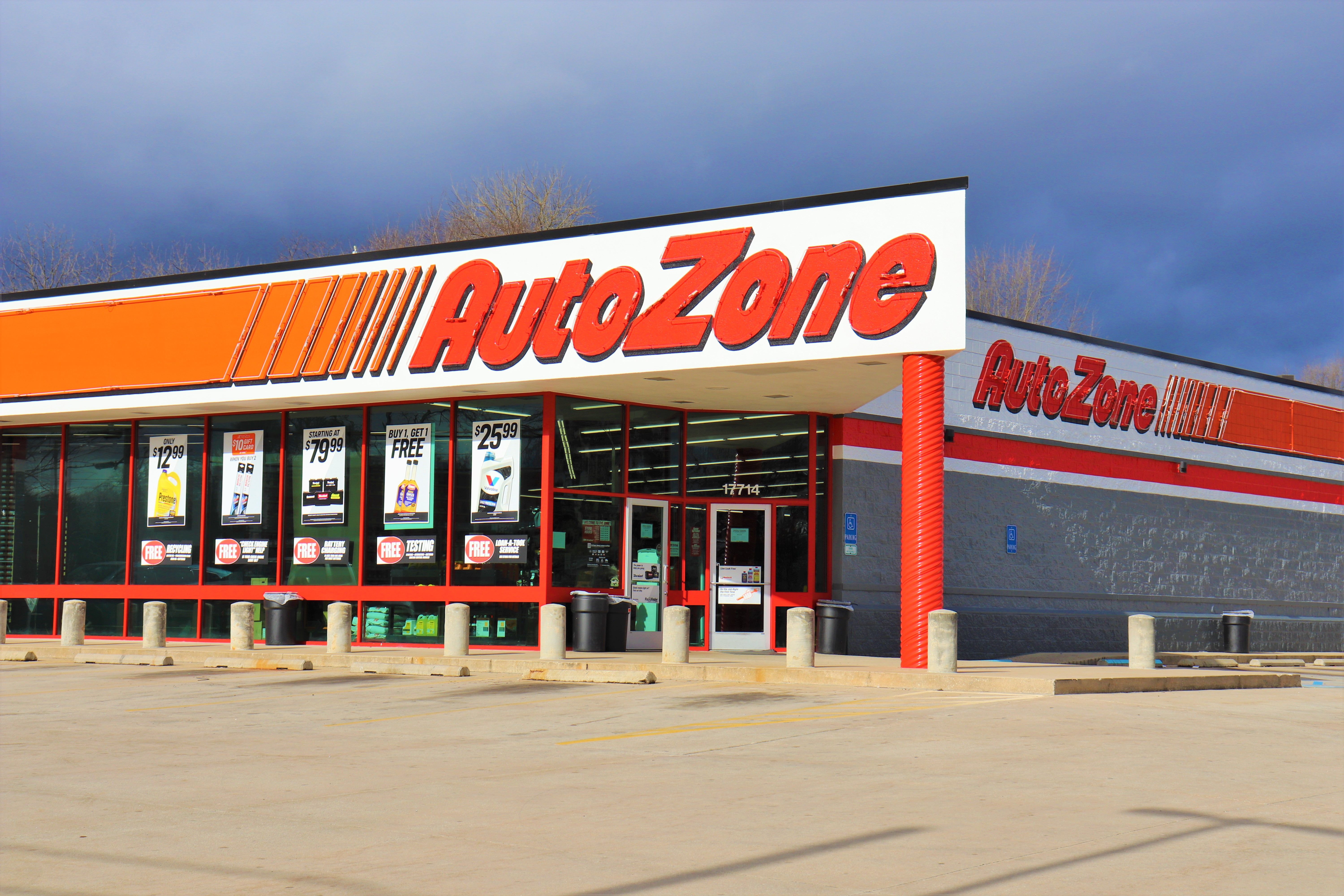 Chain.io partnered with AutoZone and Mercado to connect a legacy ERP to Mercado’s APIs and AutoZone’s freight forwarders via custom interfaces, allowing for a smooth transition without reprogramming.