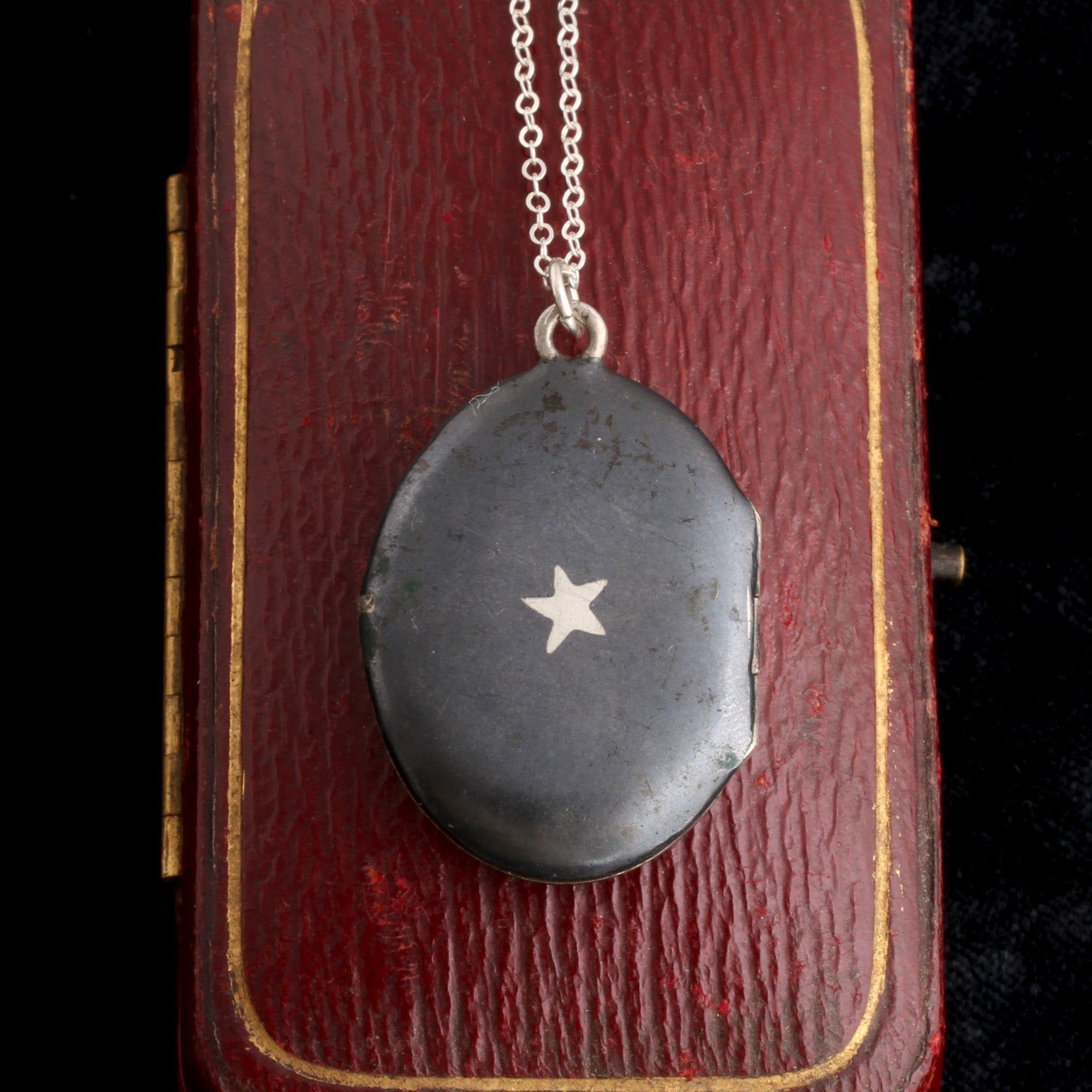 Victorian Niello Clover Locket