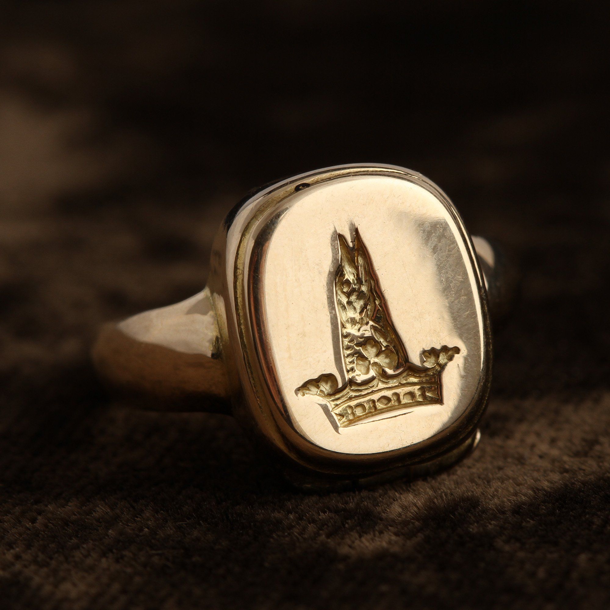 Victorian Signet Ring with Concealed Coffer Key