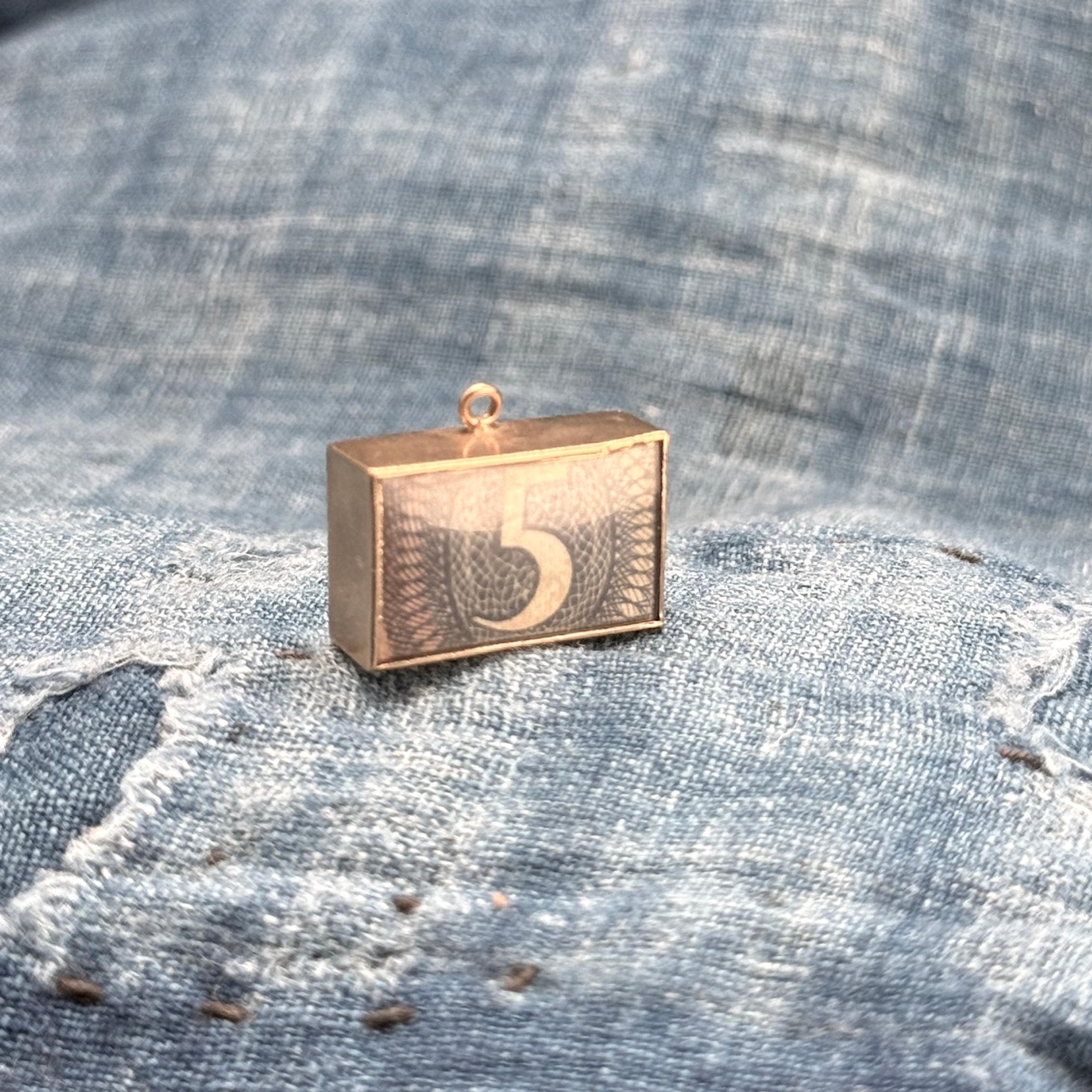 "In Emergency Break Glass" 5 Pound Note Charm
