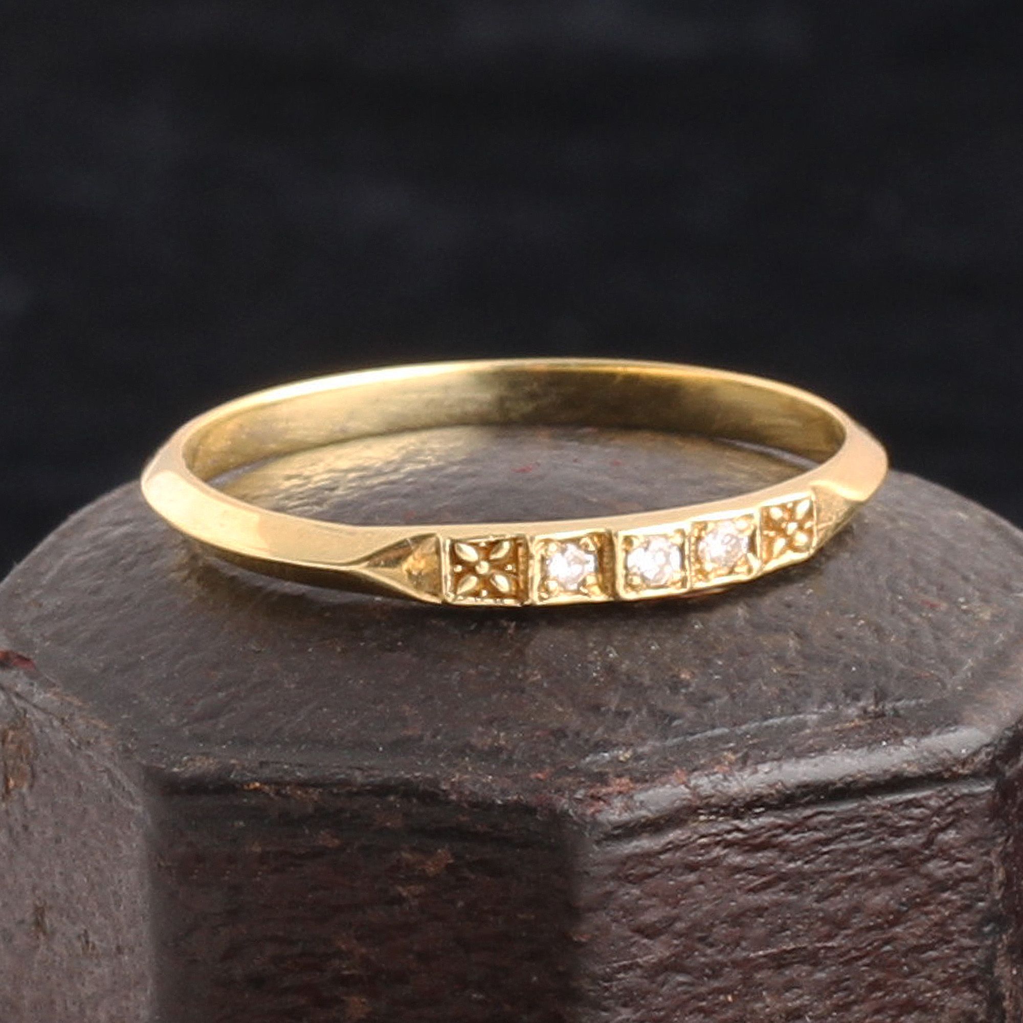Ziggurat Band in Yellow Gold