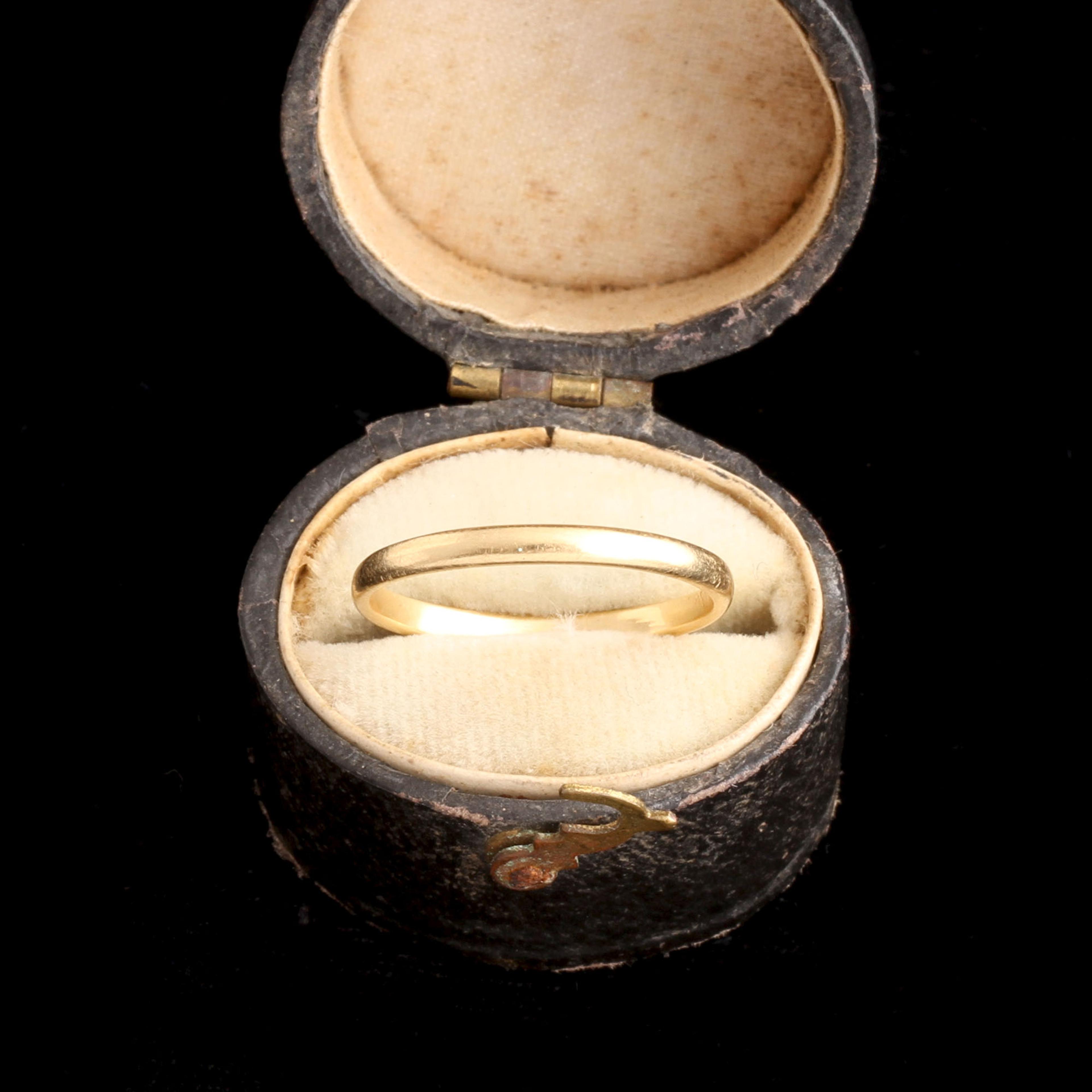 Victorian 22k Gold 2mm Wedding Band