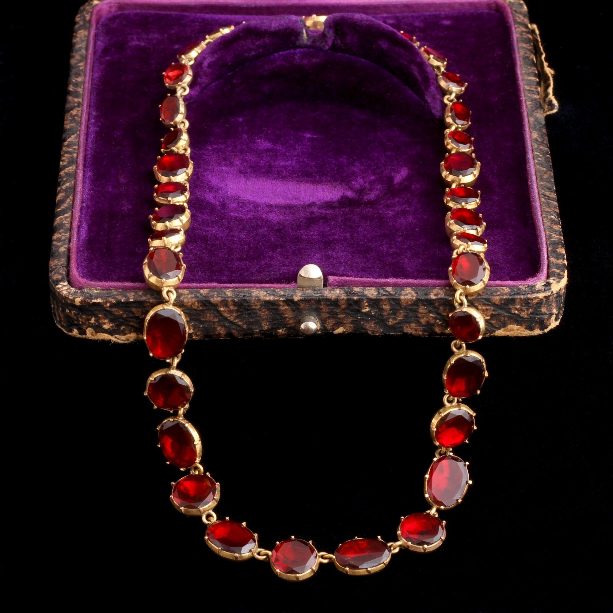 Georgian Red Paste Rivière