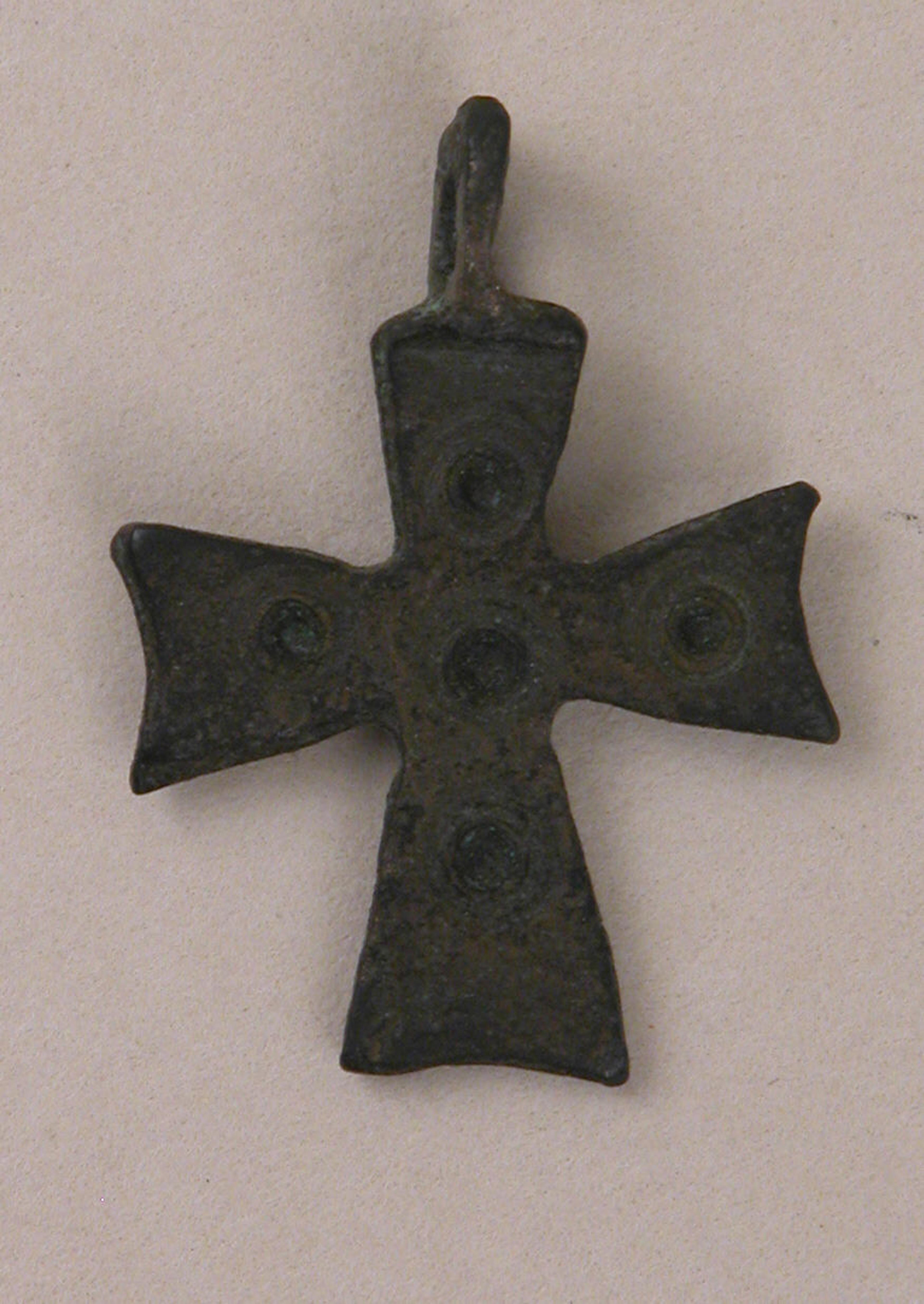 cross pendant, 5th-8th century. The Metropolitan Museum of Art.