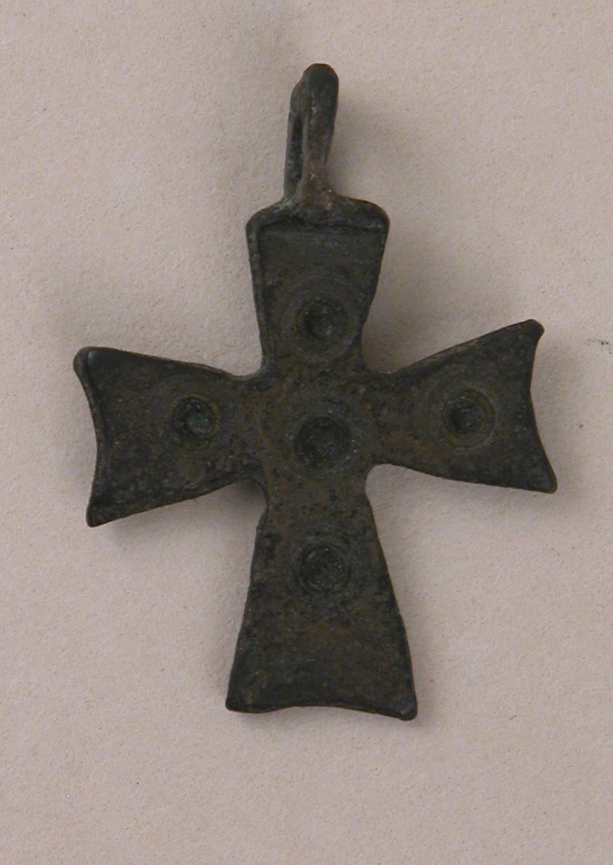 cross pendant, 5th-8th century. The Metropolitan Museum of Art. 