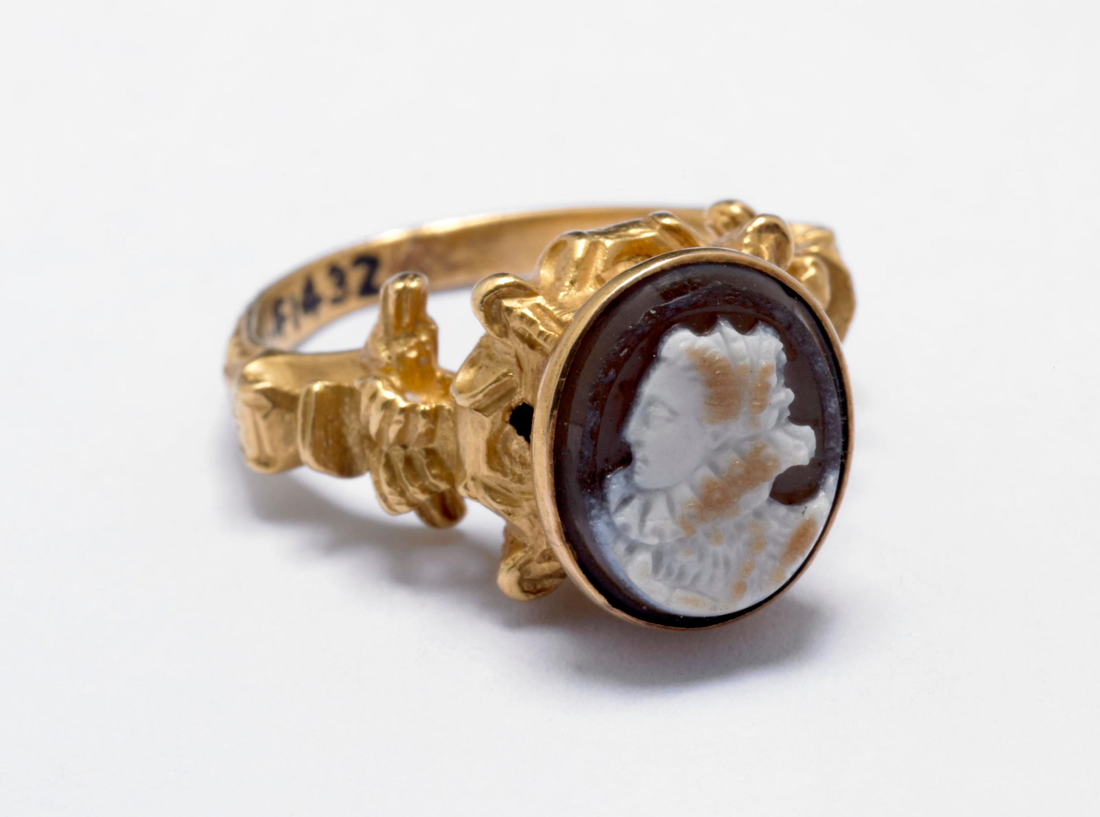 This is one of around 30 cameo portraits made between 1507-1603 and given as marks of royal favor and worn as symbols of allegiance. Ring with the portrait of Queen Elizabeth I carved in onyx, 1575-1600. The British Museum.