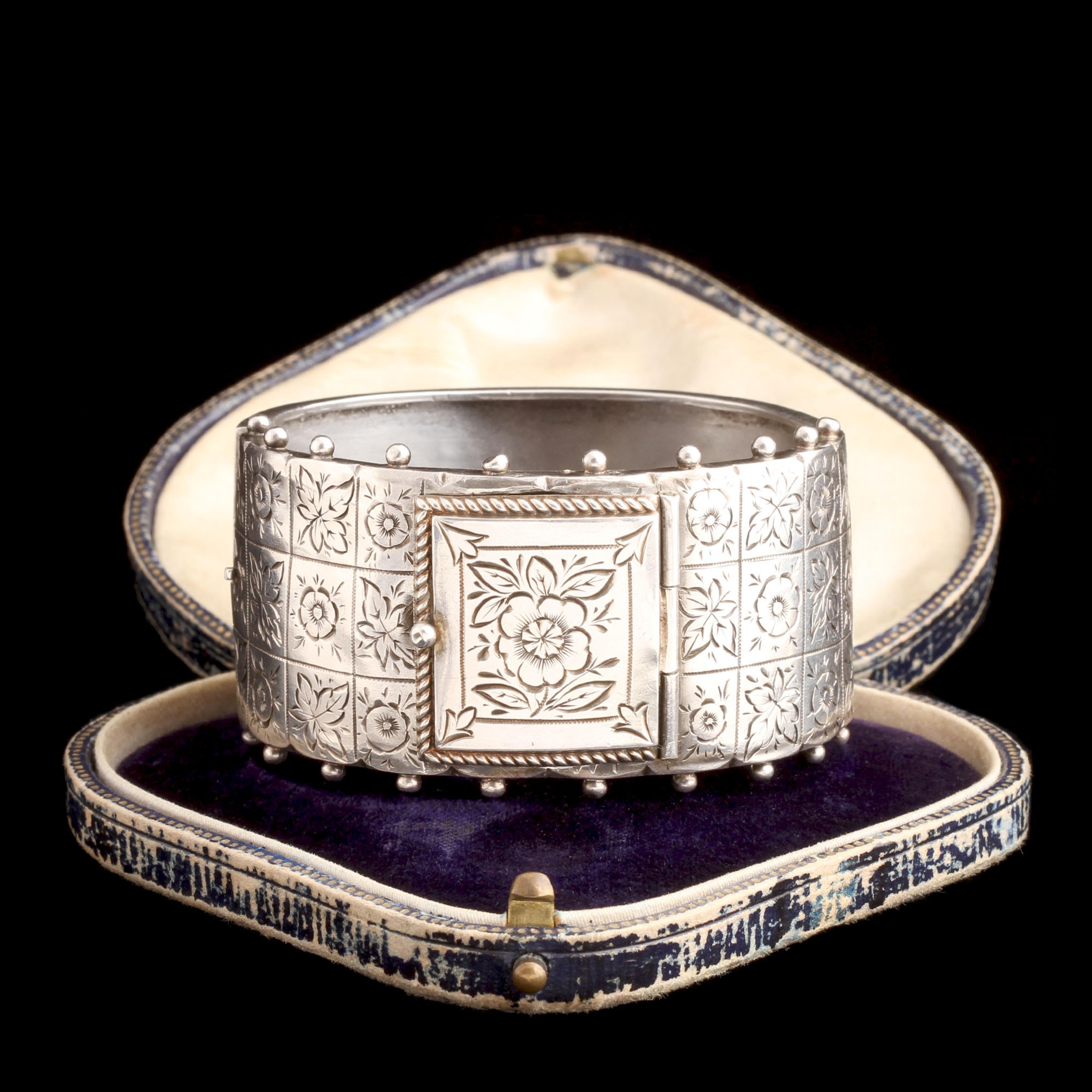Victorian Ivy & Primrose Locket Bangle