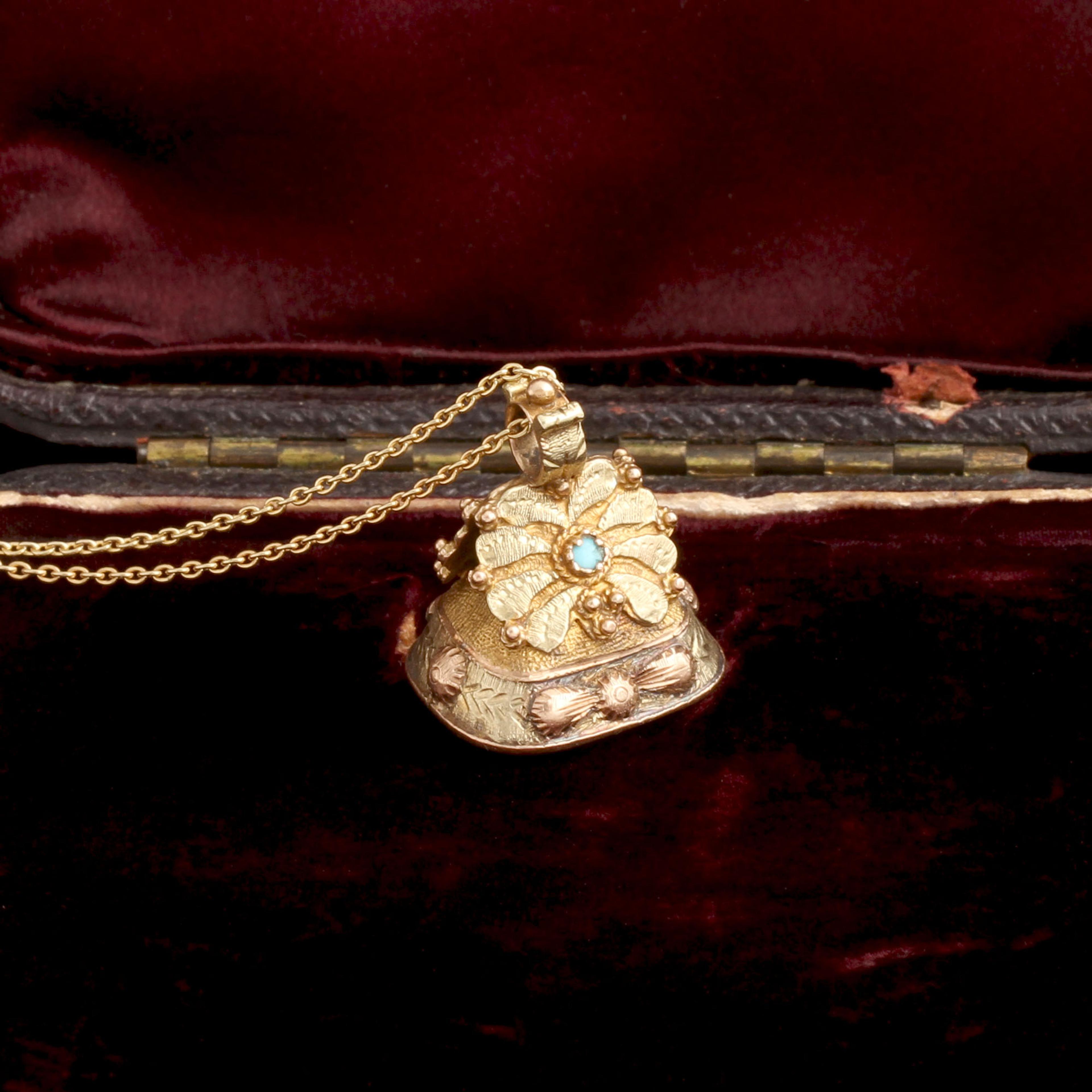 Detail of Georgian Tricolor Gold Seal "Entre nous" Necklace