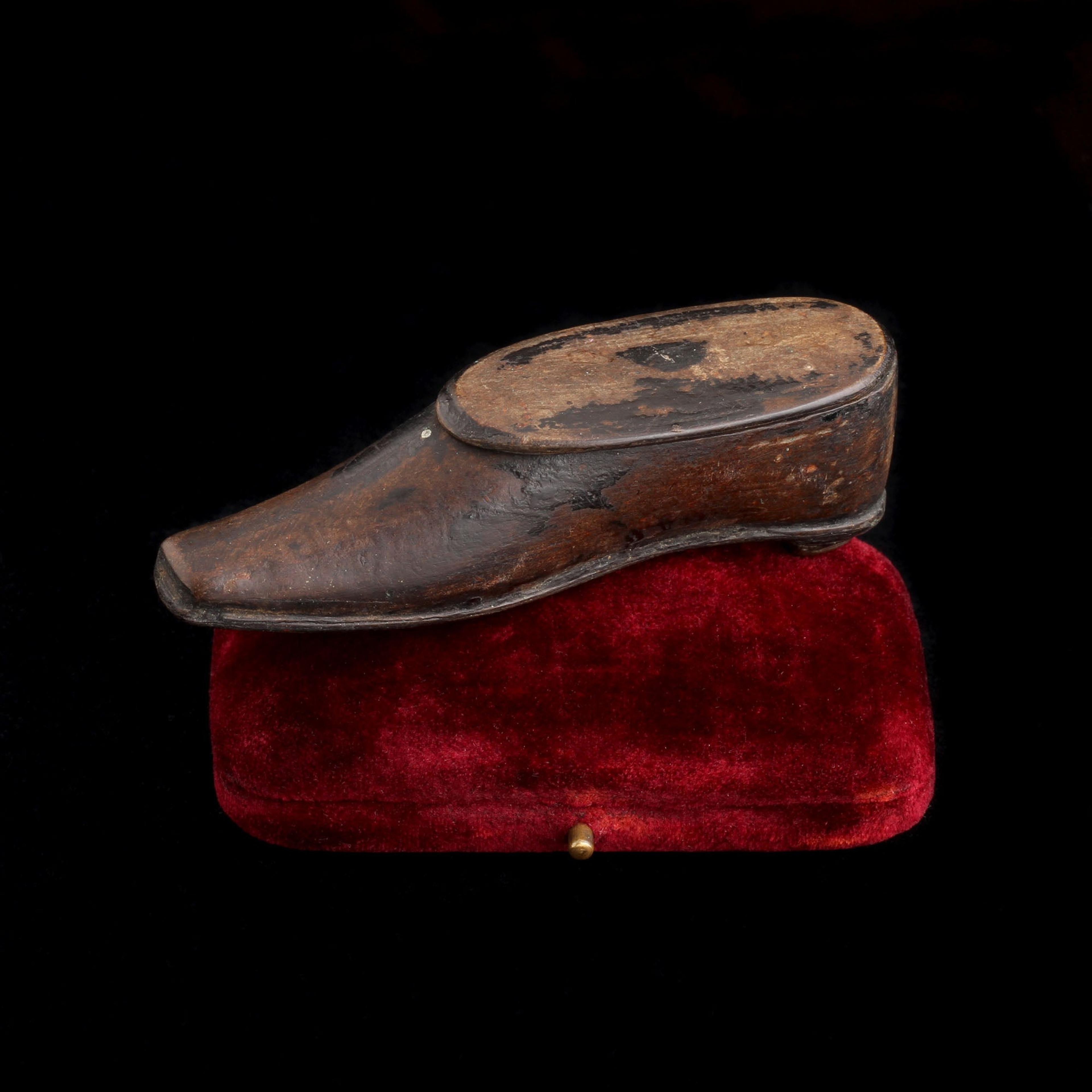 "JB" Boot snuff container