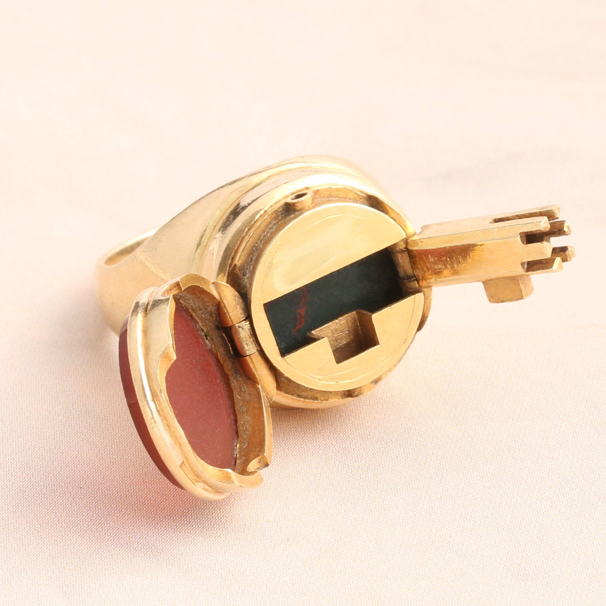 Victorian Carnelian Concealed Key Ring