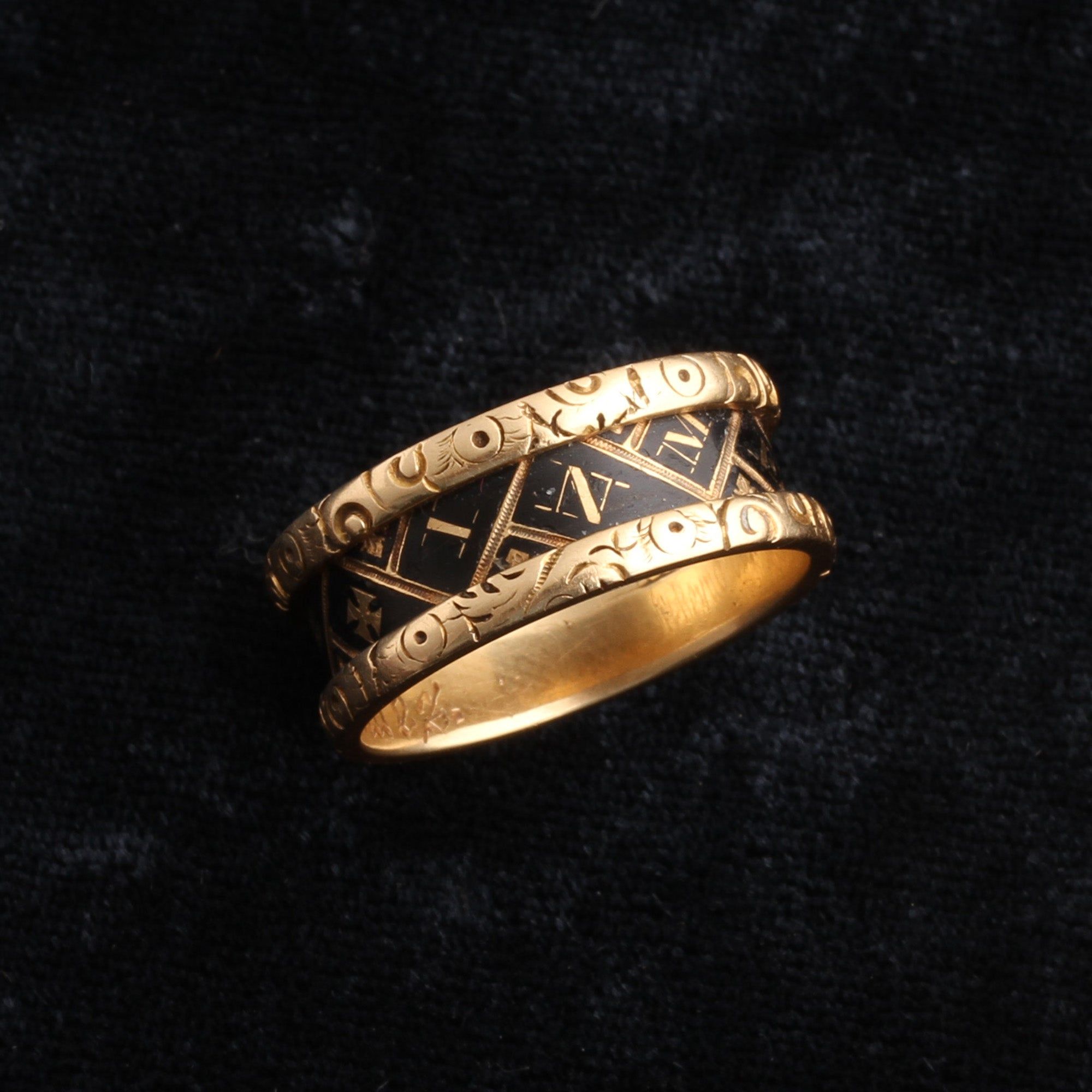 Victorian "In Memory Of" Zigzag Enamel Ring