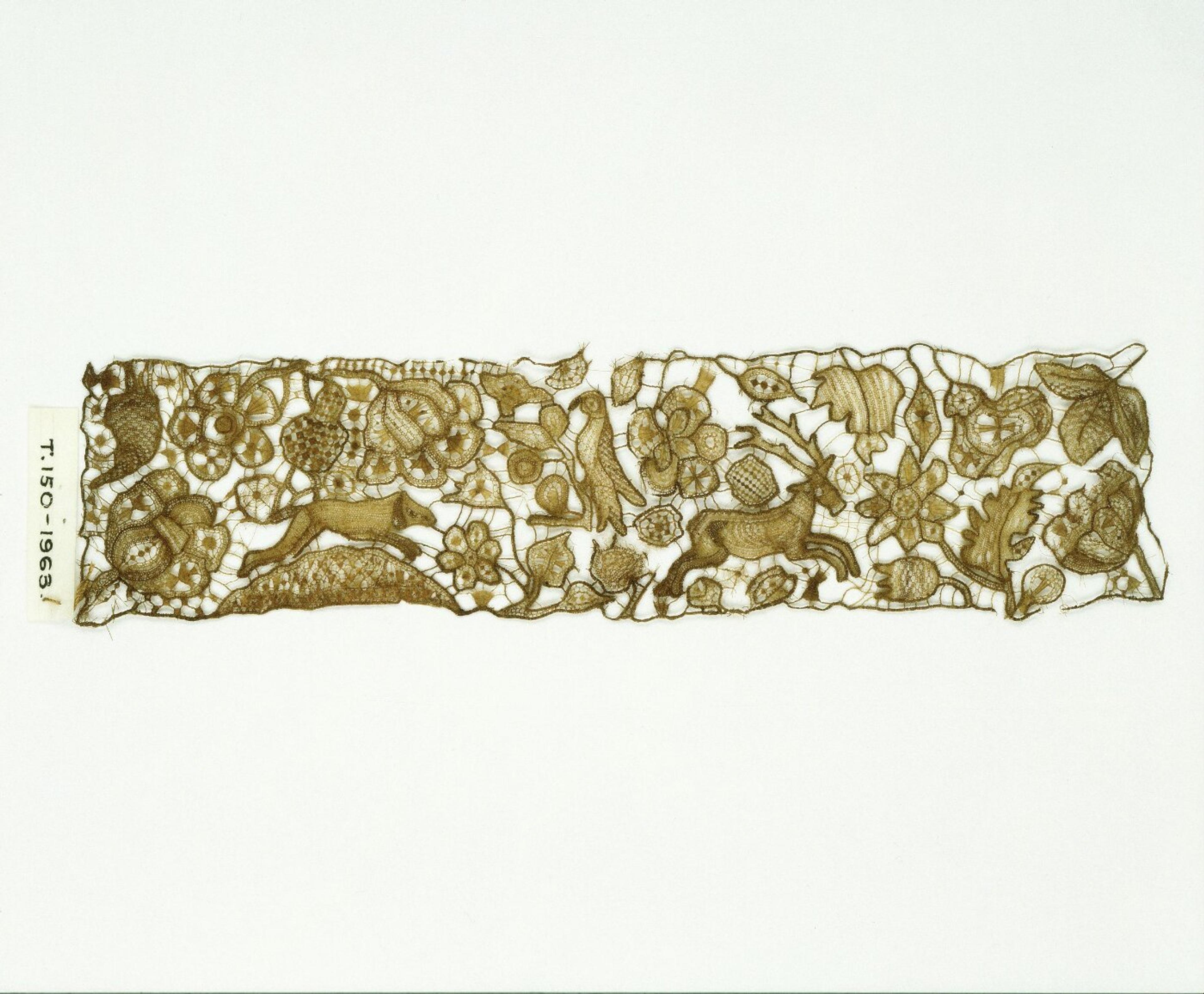 Band of lace, ca. 1640-1680, in the collection of the V&A. 