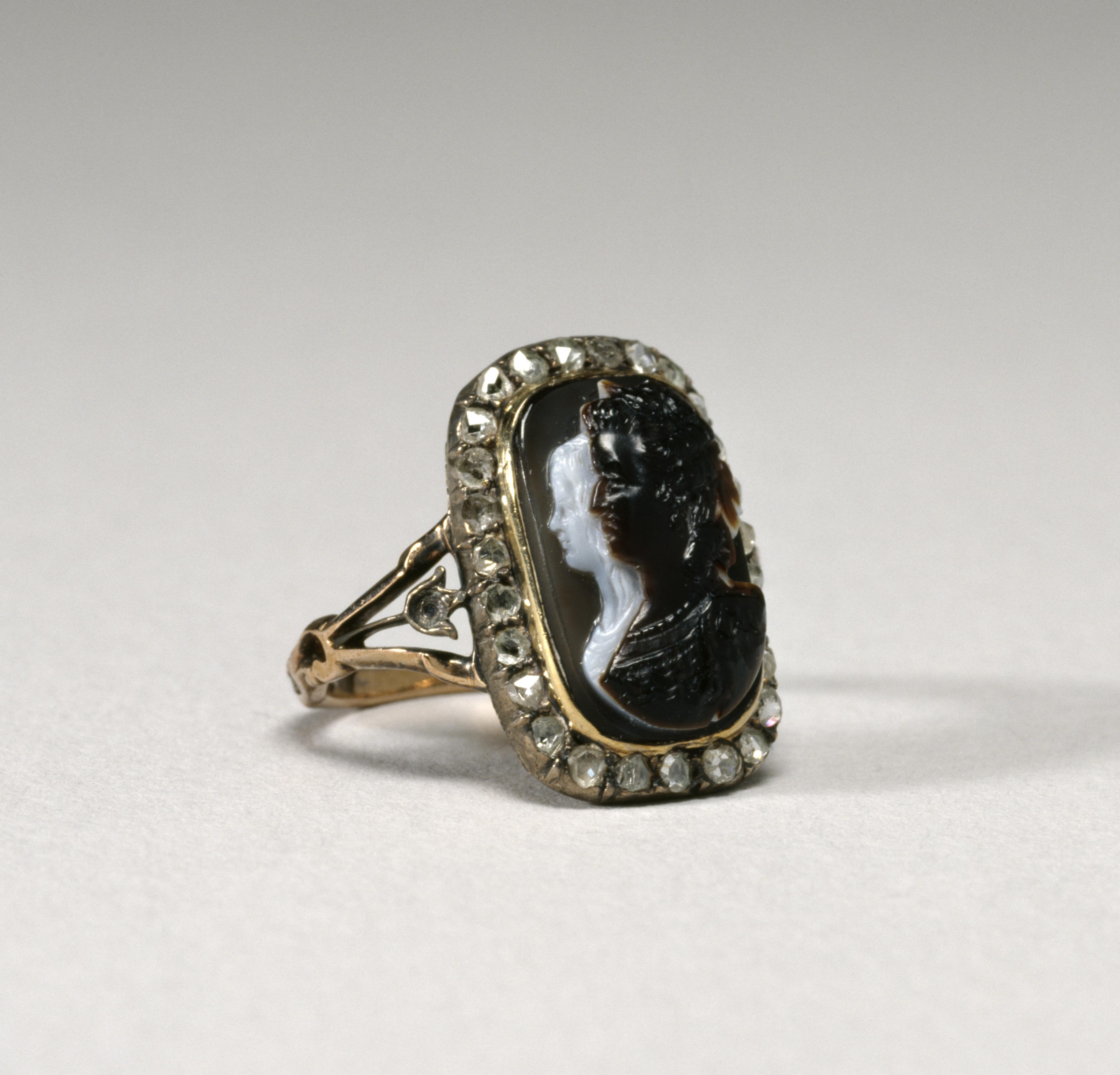 Cameo Ring depicting Marie Antoinette and her Son, the Dauphin. It may have been worn by courtier or, after the Revolution, by a royalist sympathizer. The Walters Art Museum.