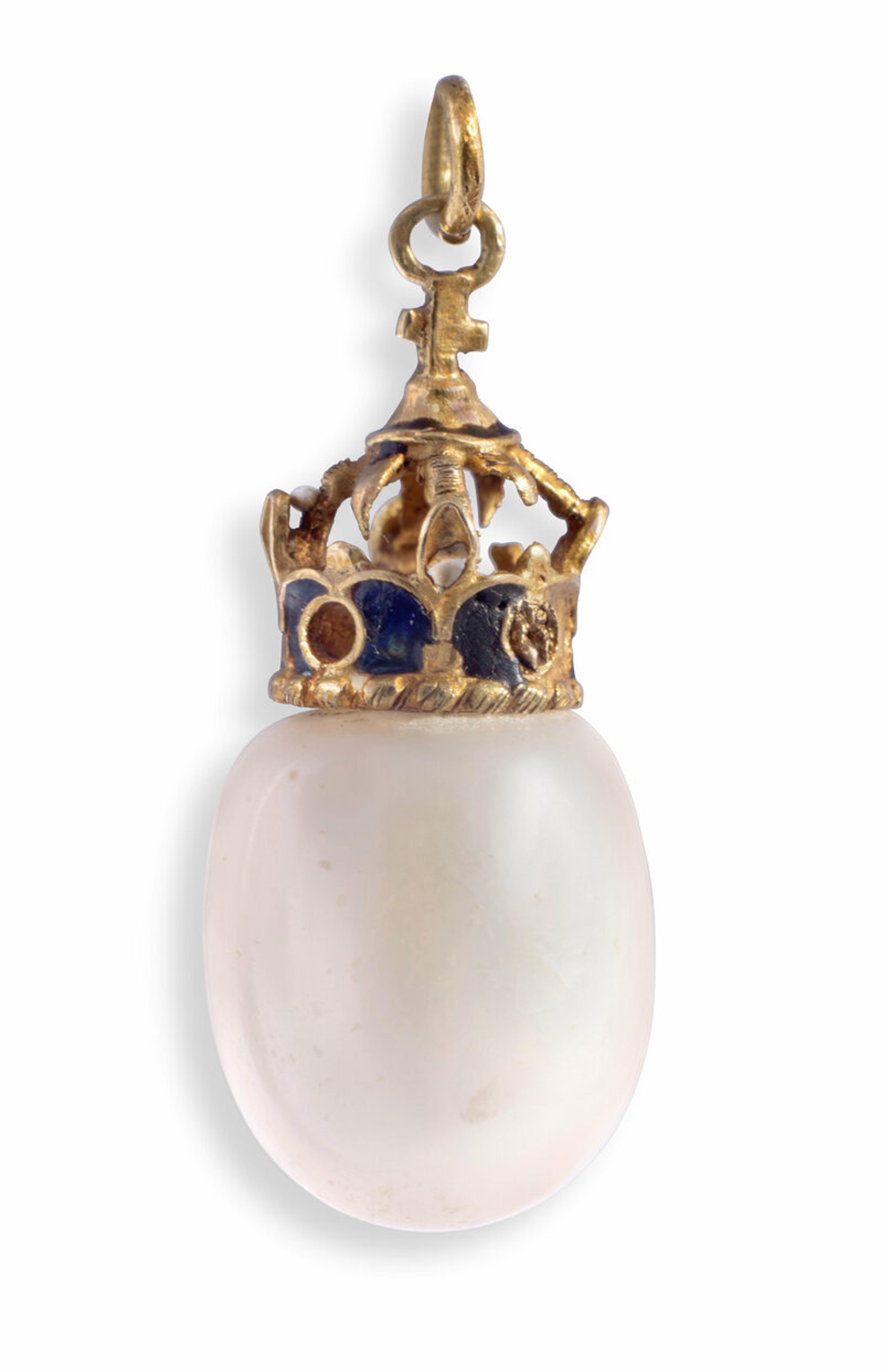 Pearl earring topped with a gold cross that Charles I wore to his execution, c1616