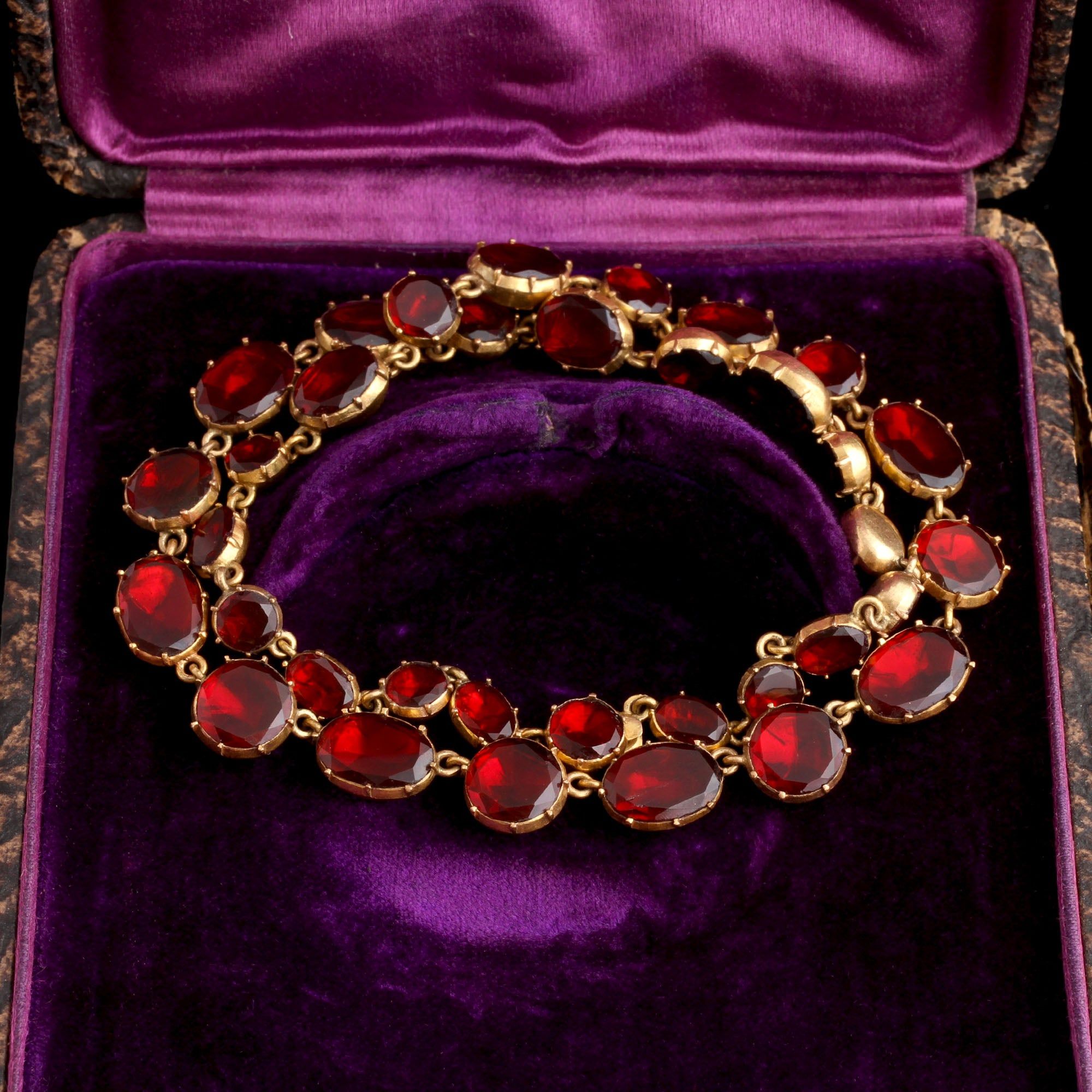 Georgian Red Paste Rivière