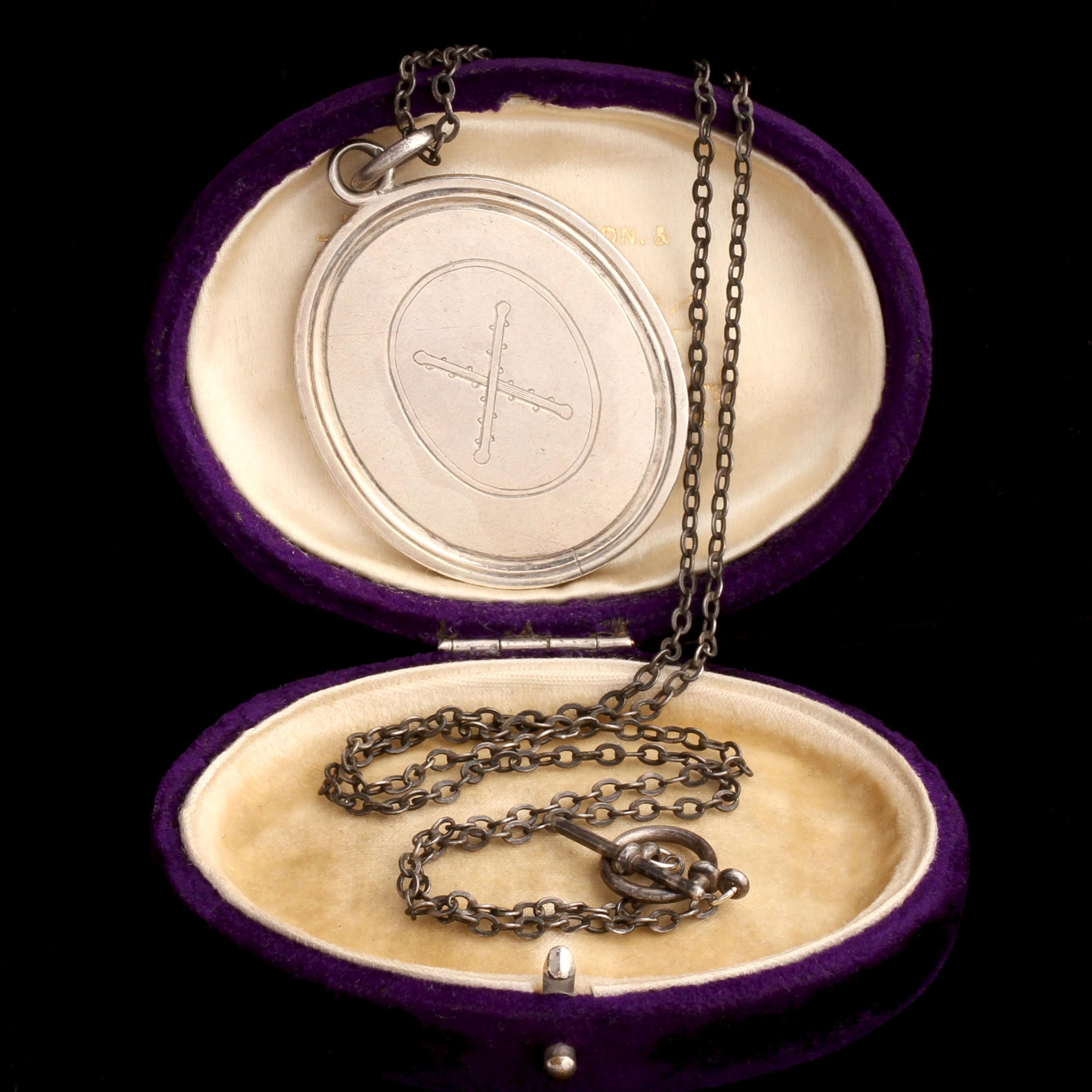 Back Detail of 19th Century French "Confiance" Silver Masonic Medallion