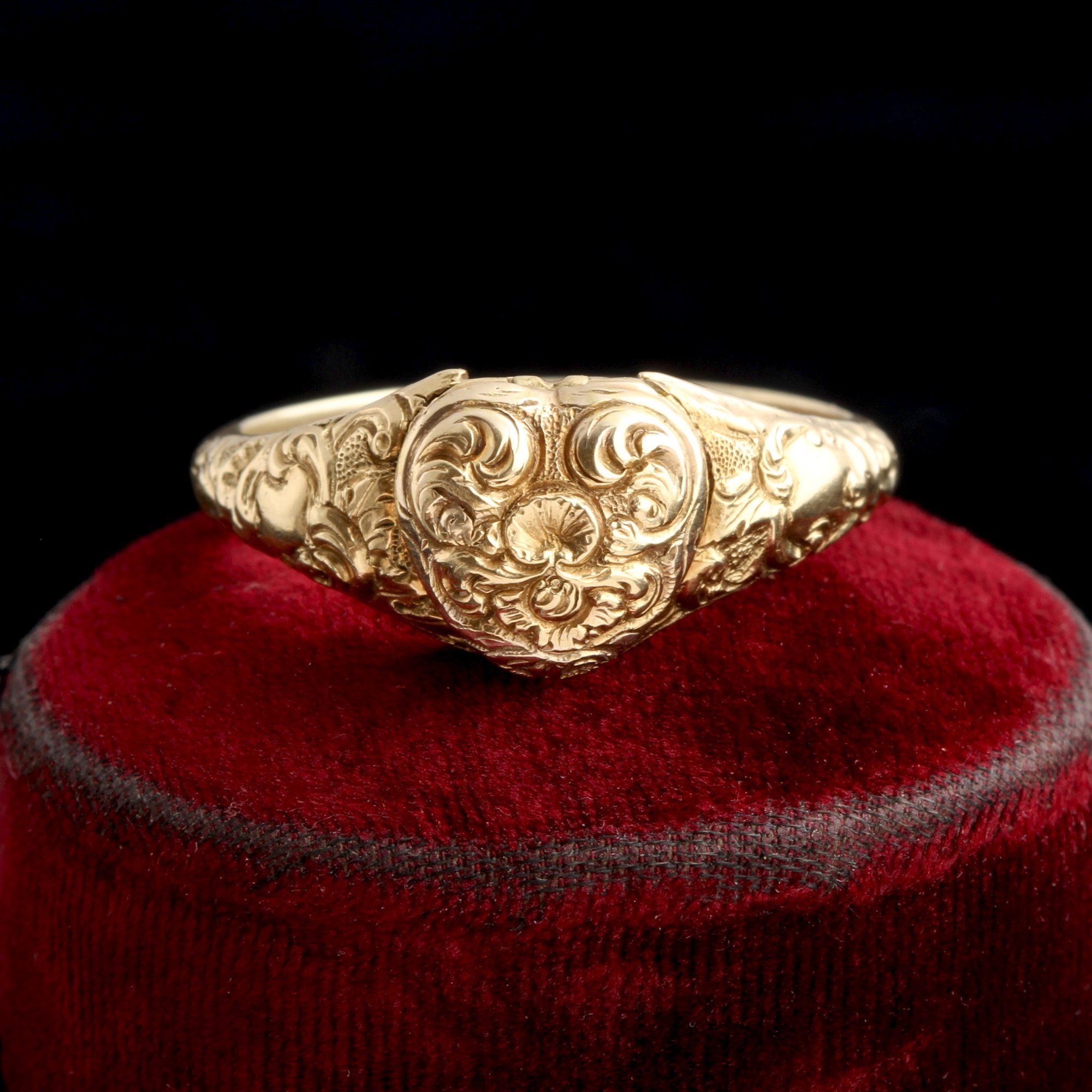Victorian 18KT Yellow Gold Sardonyx & Agate Locket Ring