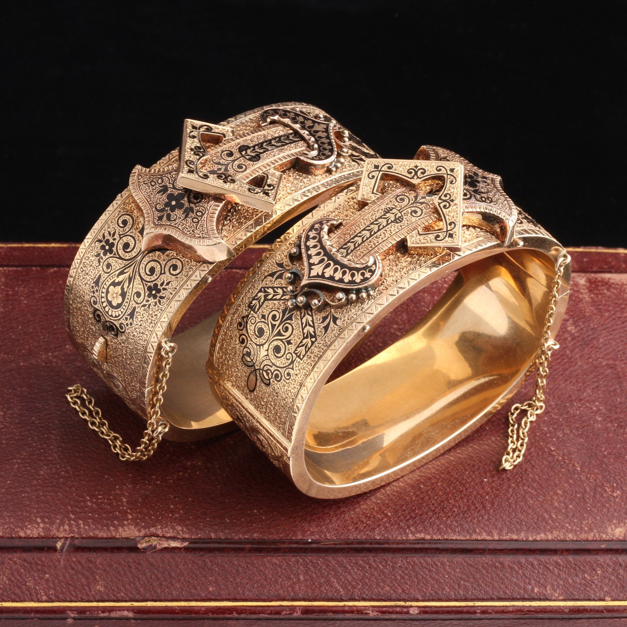 Victorian Taille d'Épargne Bracelet Set