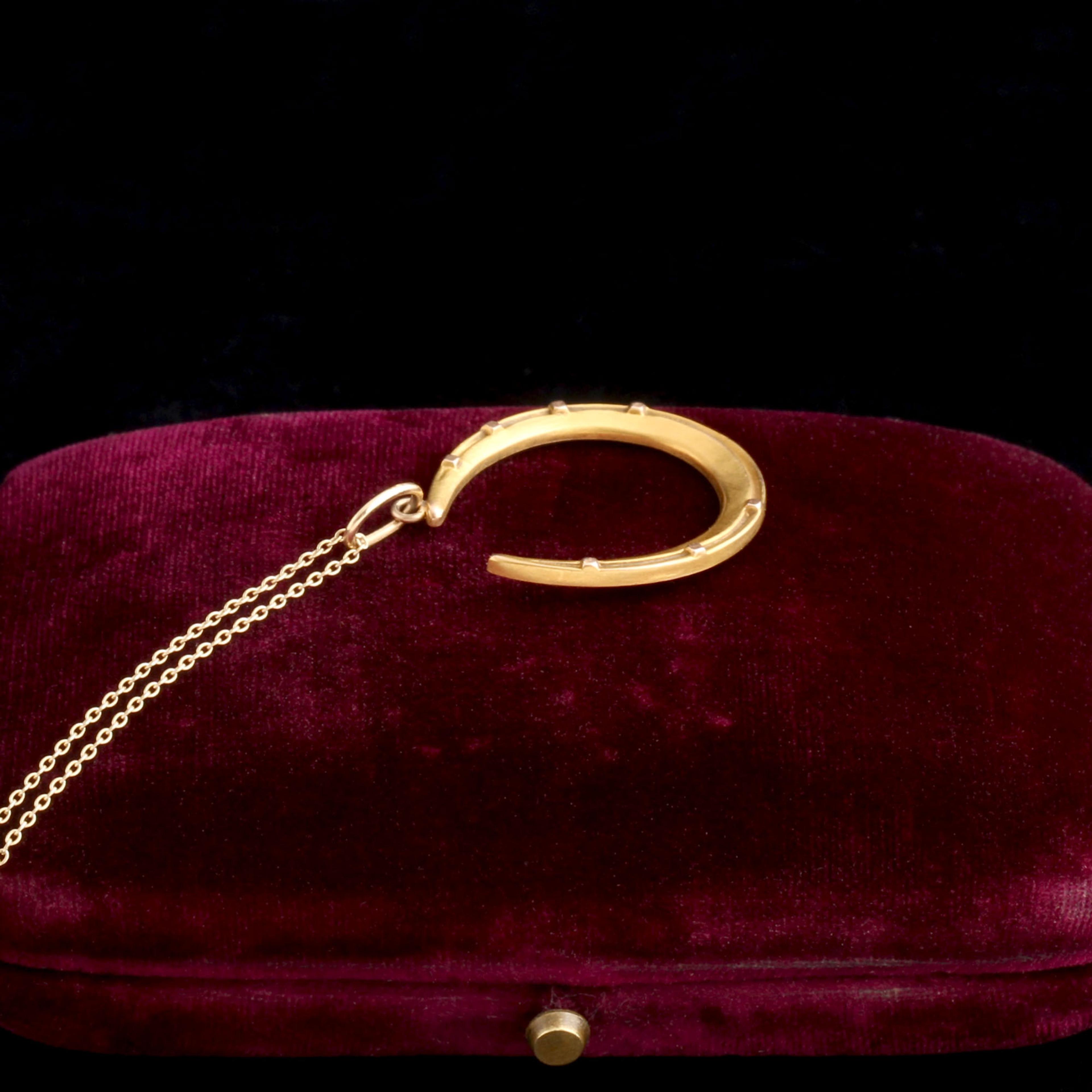 Edwardian Gold Horseshoe Necklace