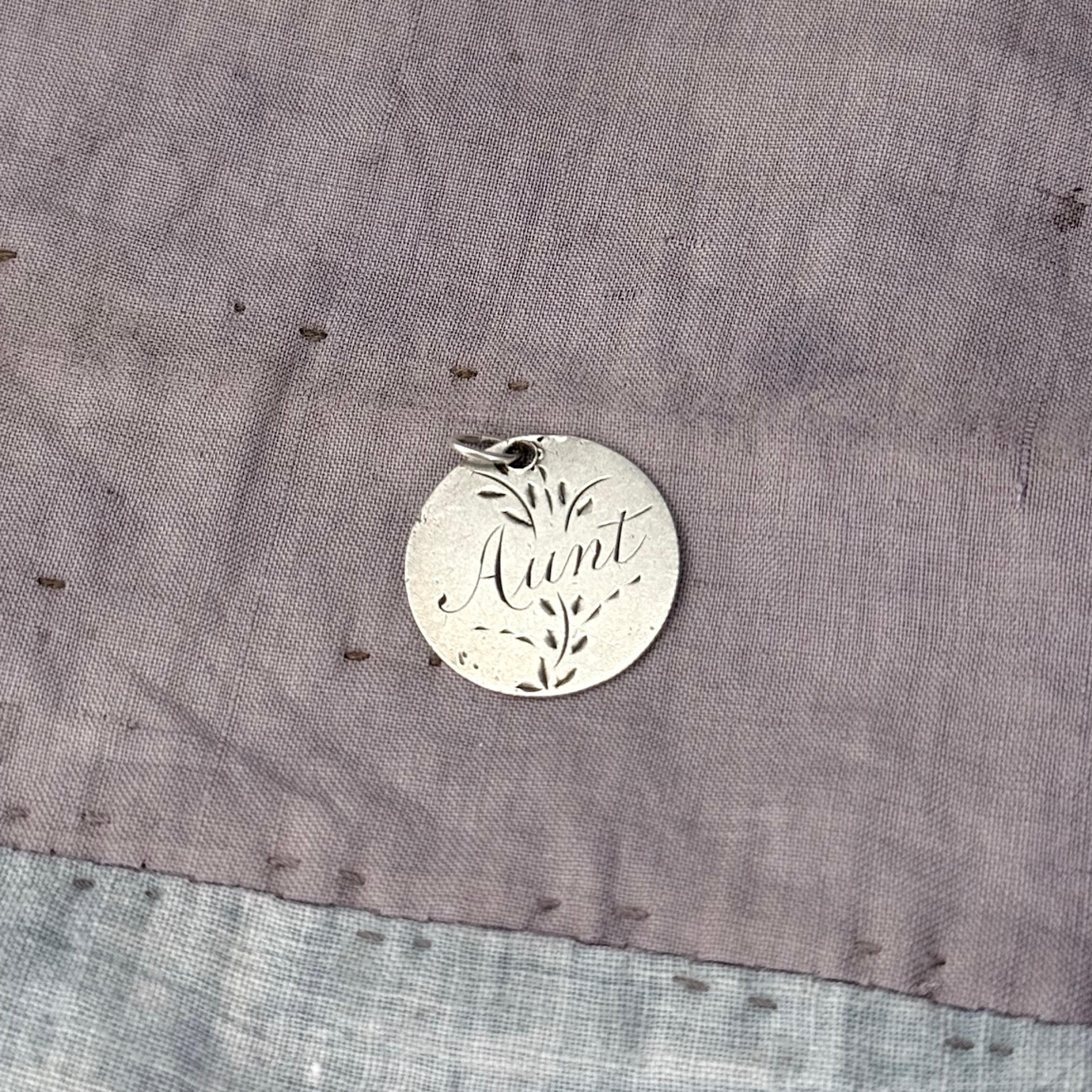 "Aunt" Love Token