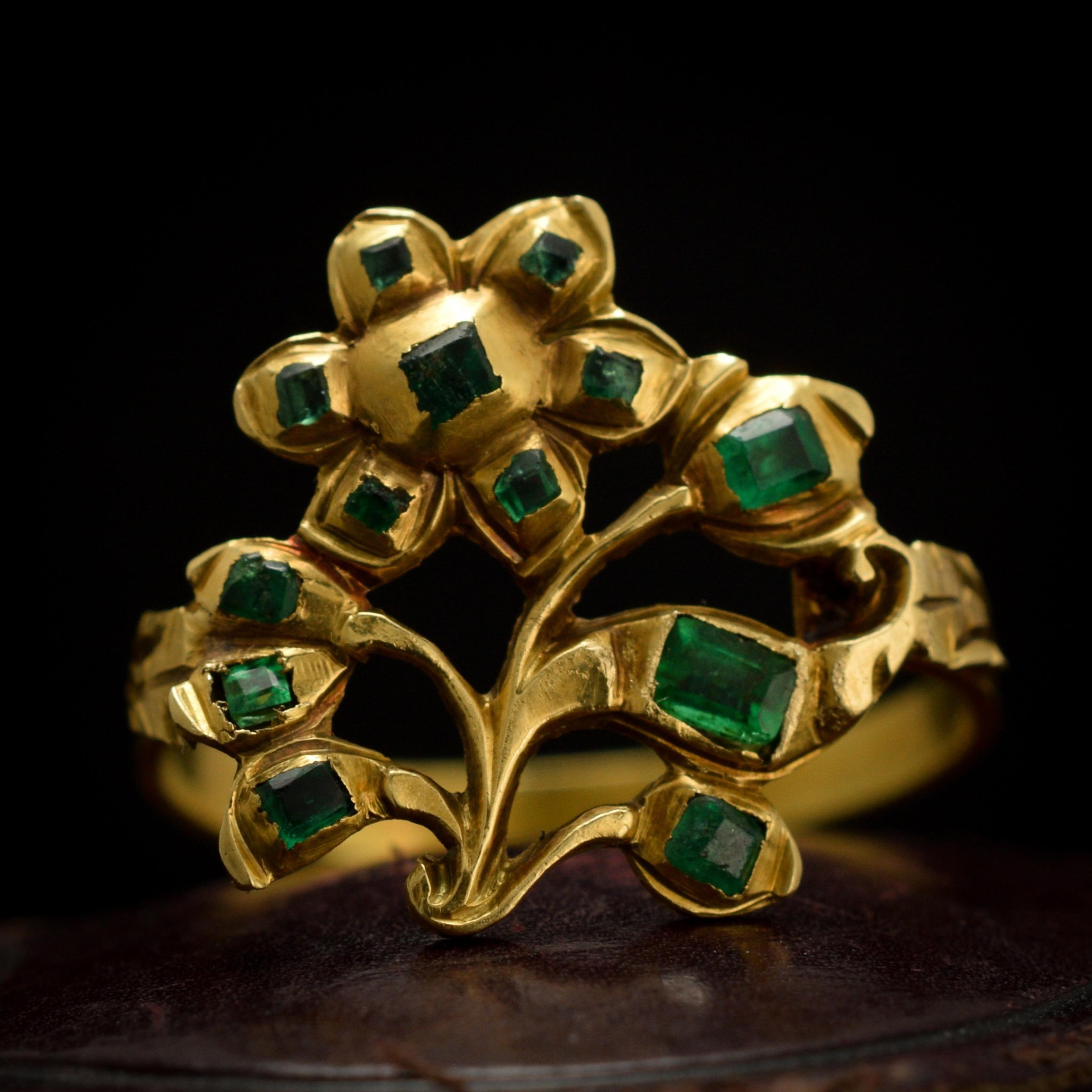 18th Century Iberian Emerald Flower Ring