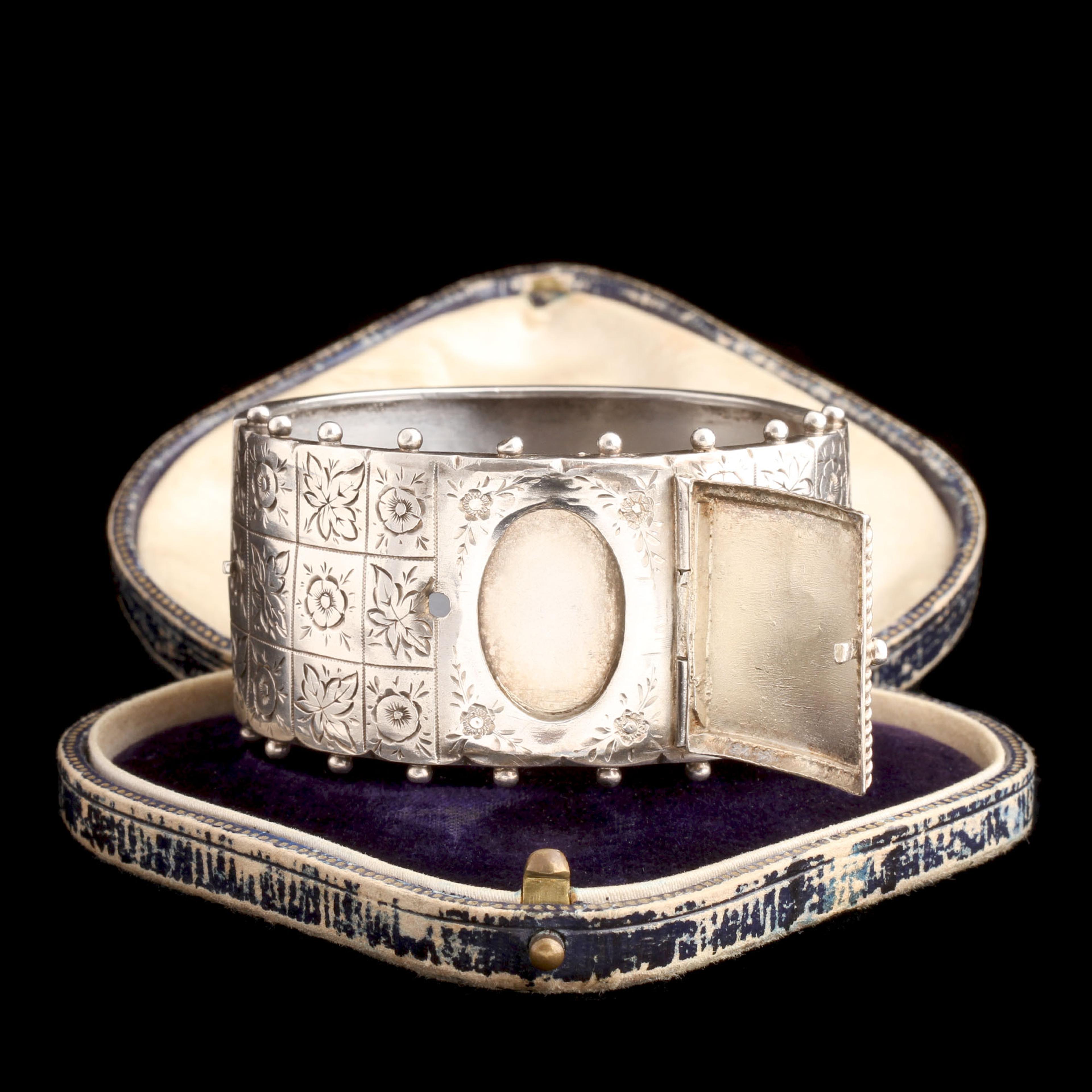Victorian Ivy & Primrose Locket Bangle