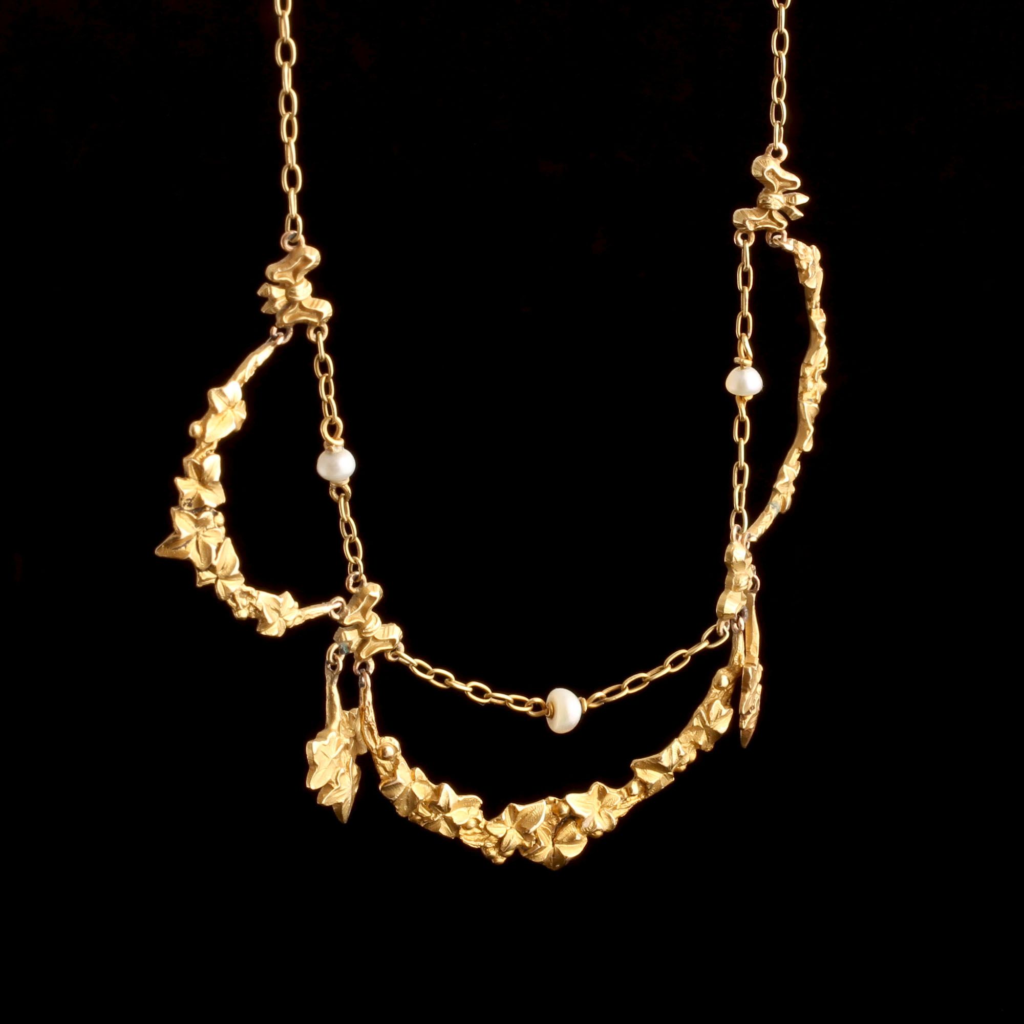 Late 19th Century French Ivy Leaves & Bows Festoon Necklace