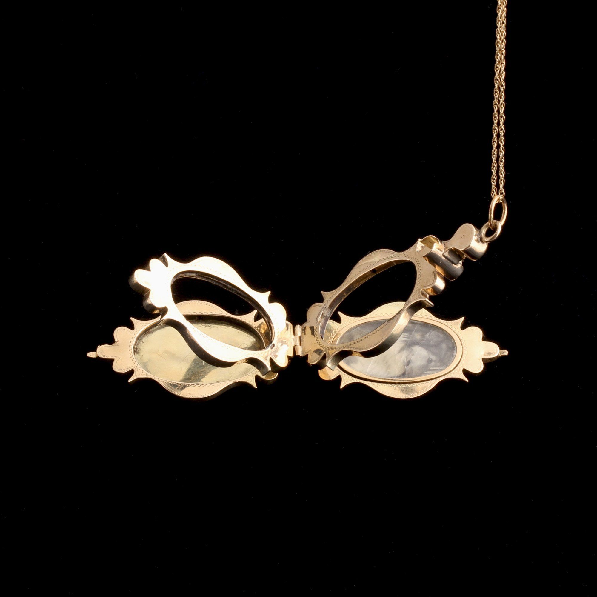 Victorian Enamel Knot Expanding Locket