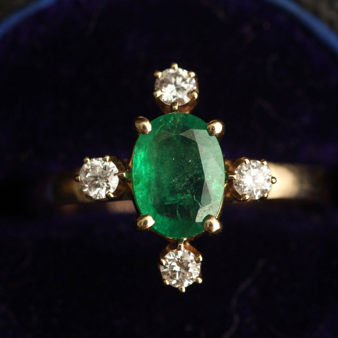 Directional Ring (Emerald)