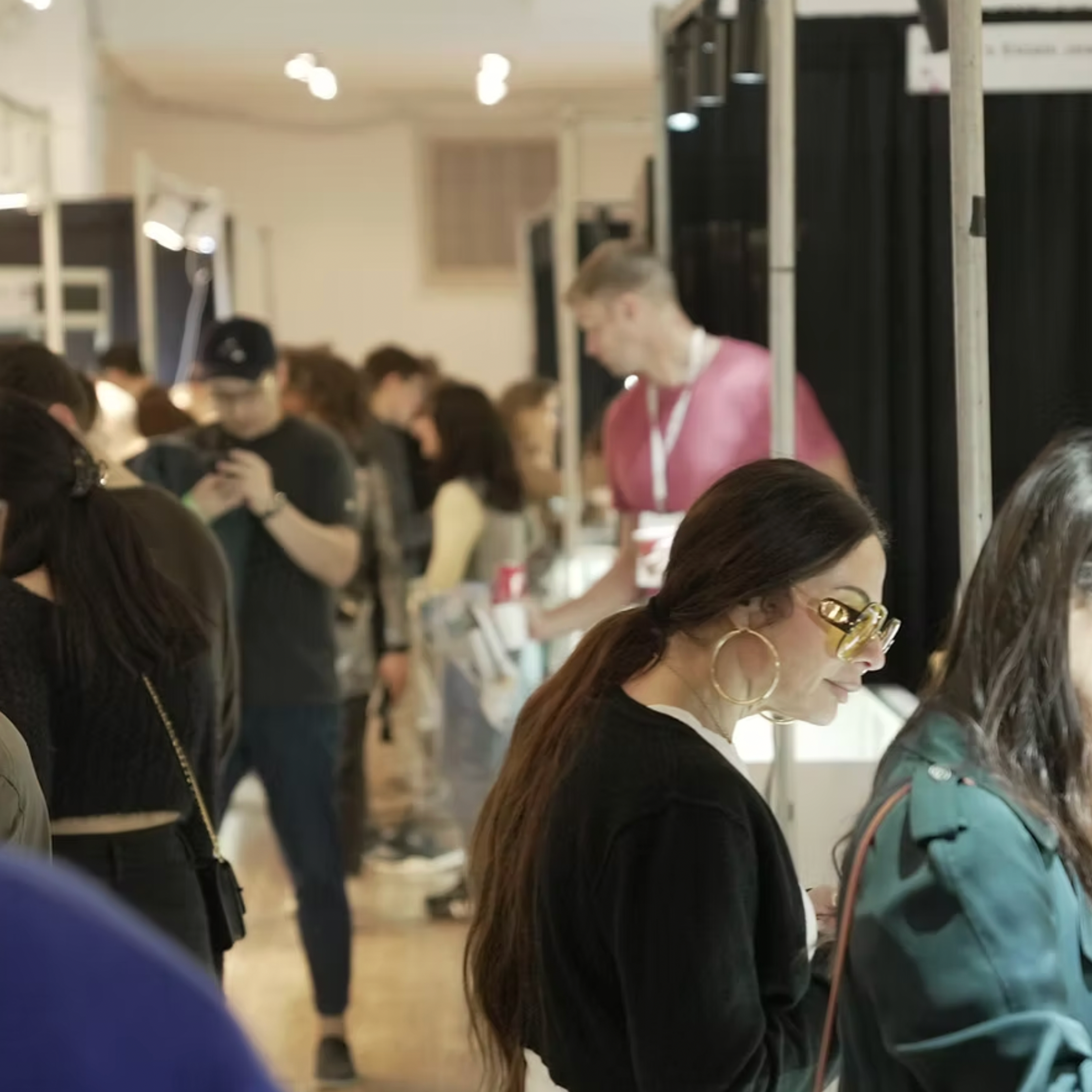 Photo of shoppers browsing at a JAOS show