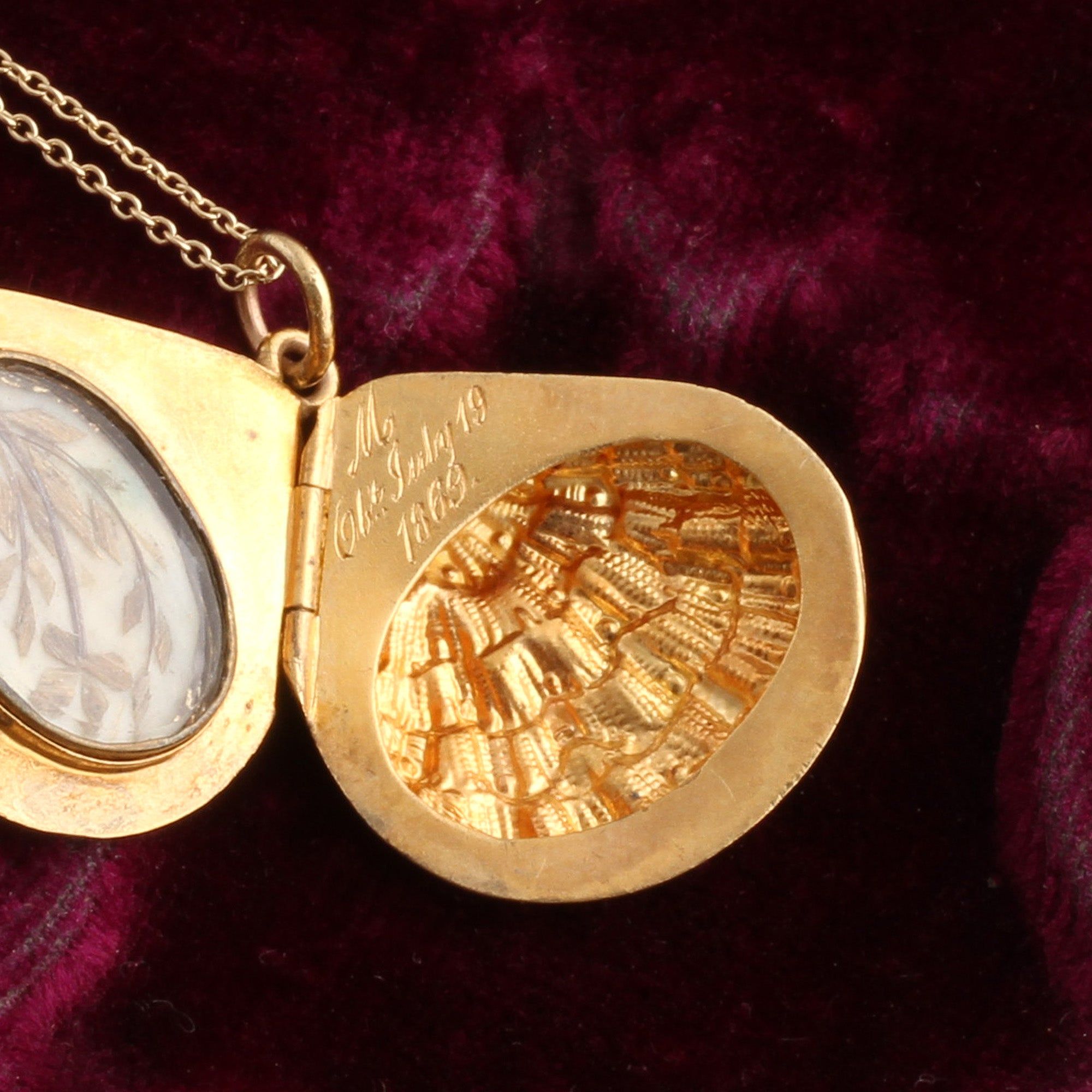 Victorian Oyster Mourning Locket