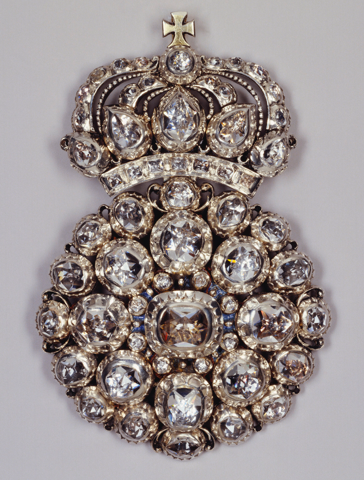 Rose-cut rock crystal badge, c. 1690 from the Royal Collection Trust.