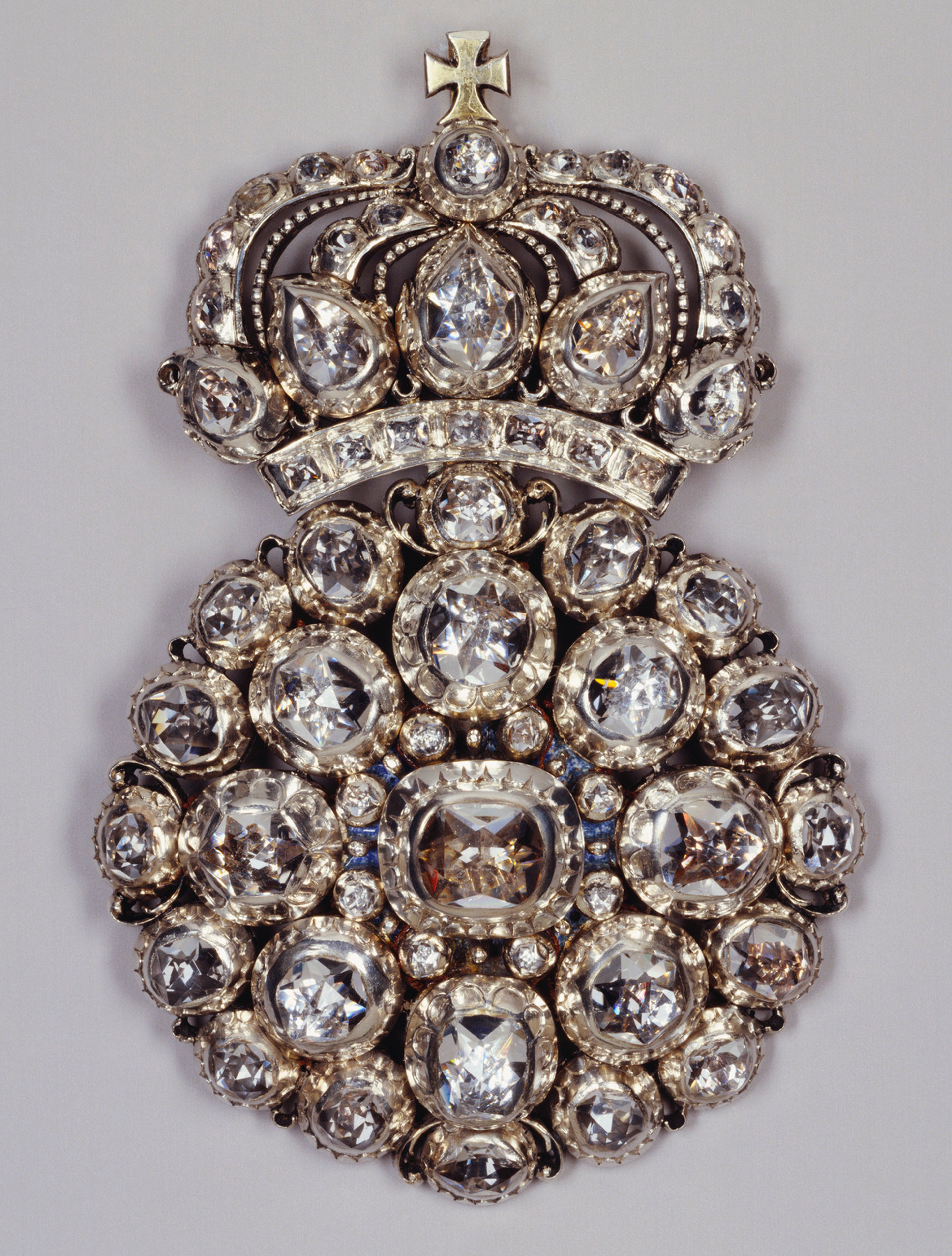 Rose-cut rock crystal badge, c. 1690 from the Royal Collection Trust.