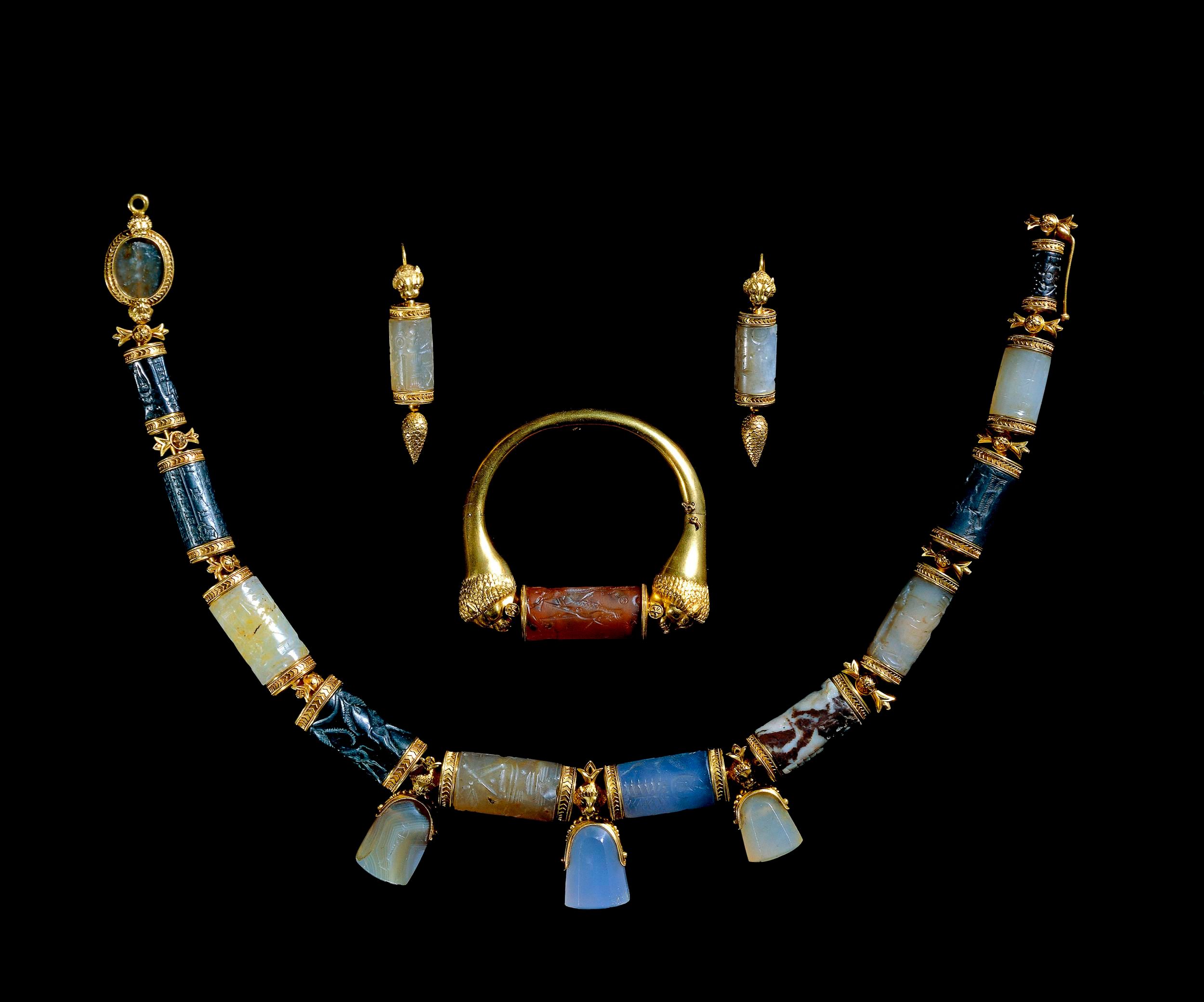 Lady Layard's jewelry, created in 1869. The British Museum. 