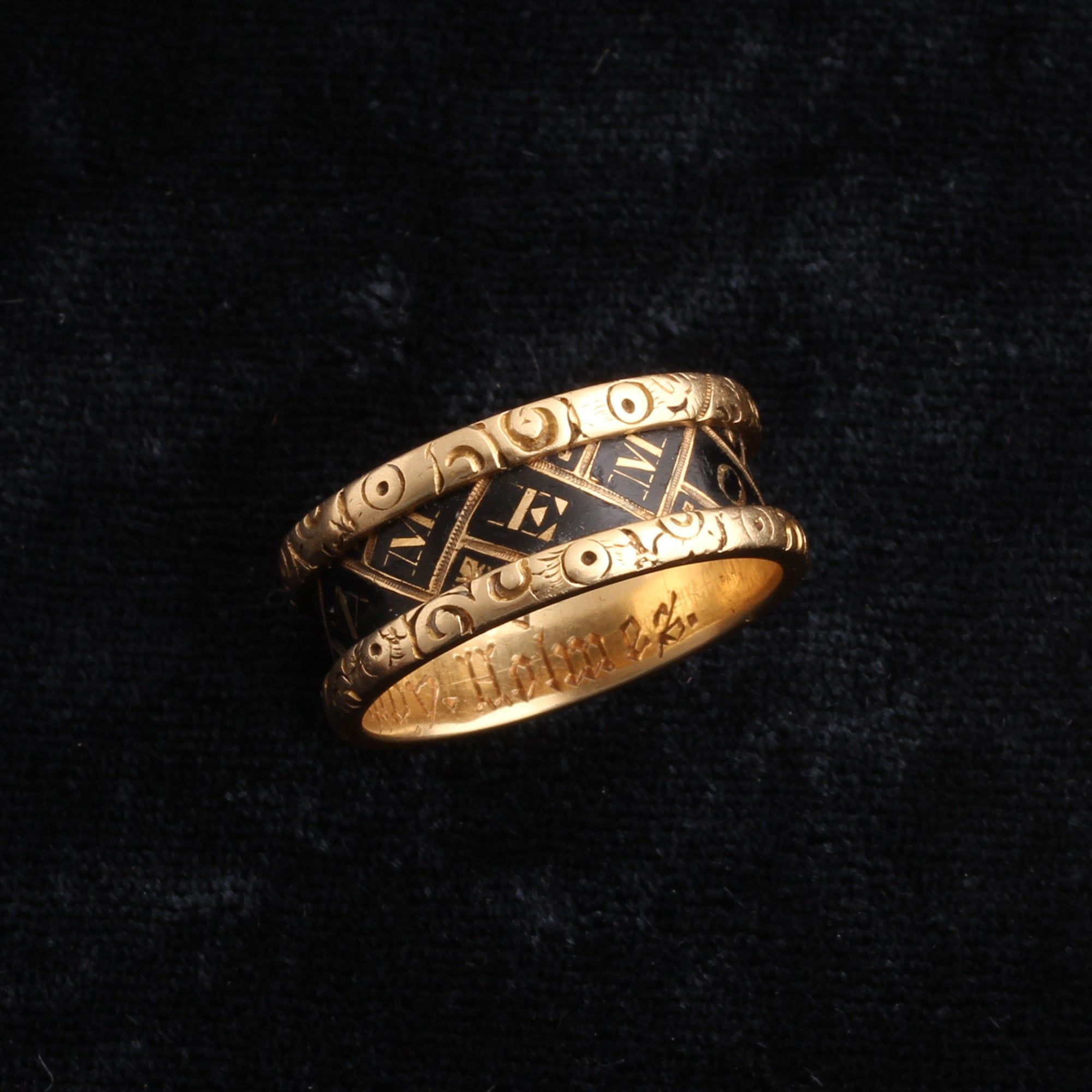 Victorian "In Memory Of" Zigzag Enamel Ring