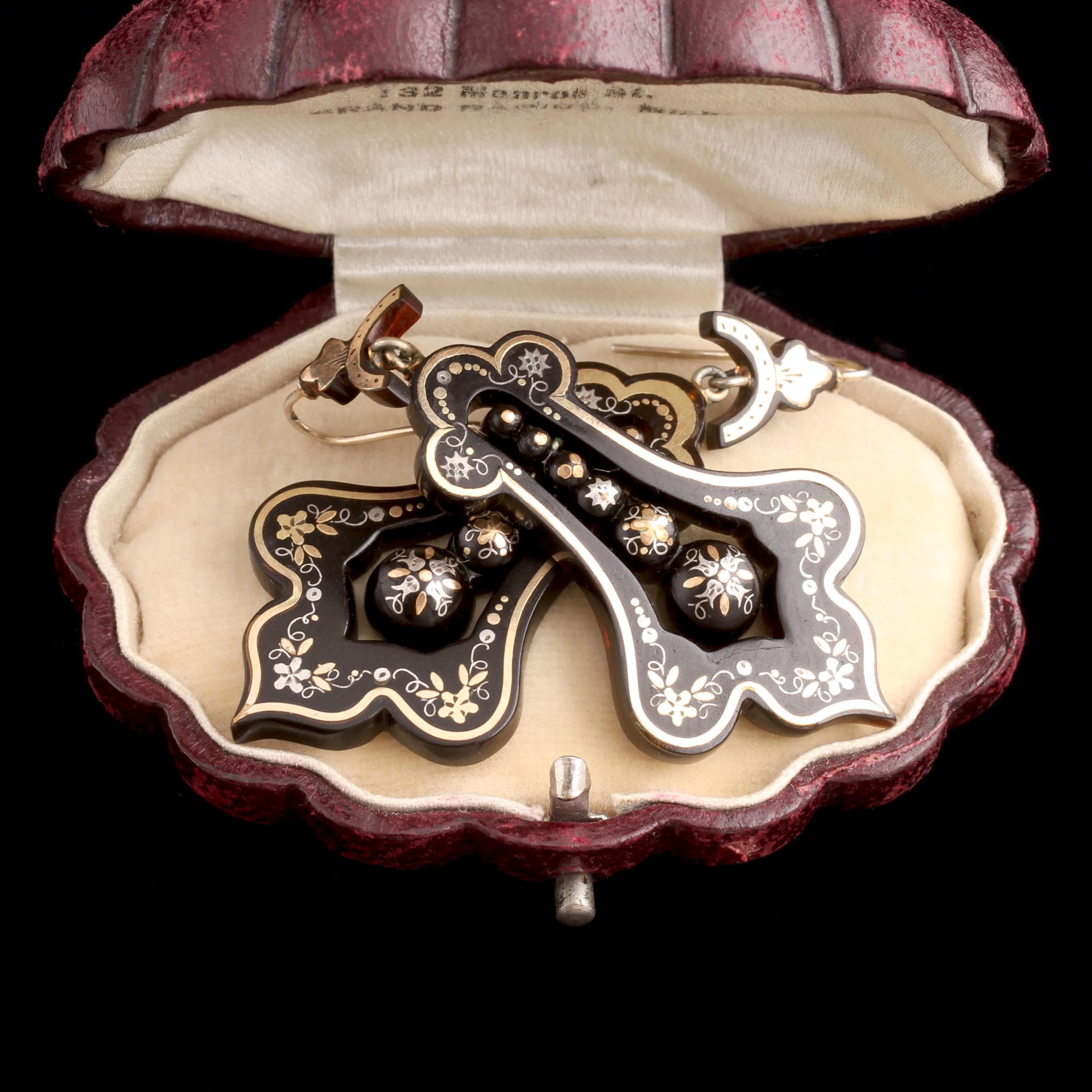 Victorian Scalloped Drop Pique Earrings
