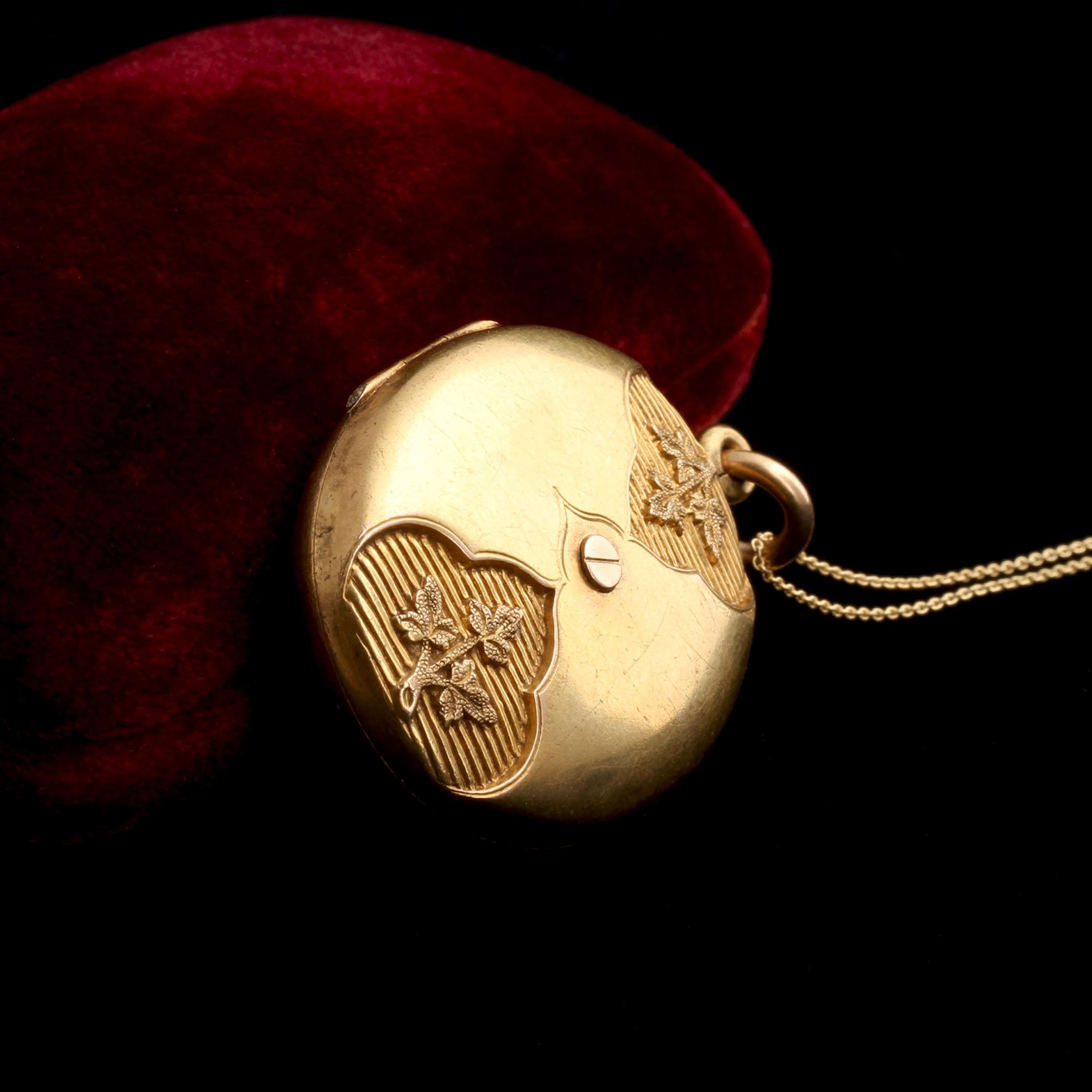 Detail of Victorian Button & Fold Trompe l'Oeil Locket