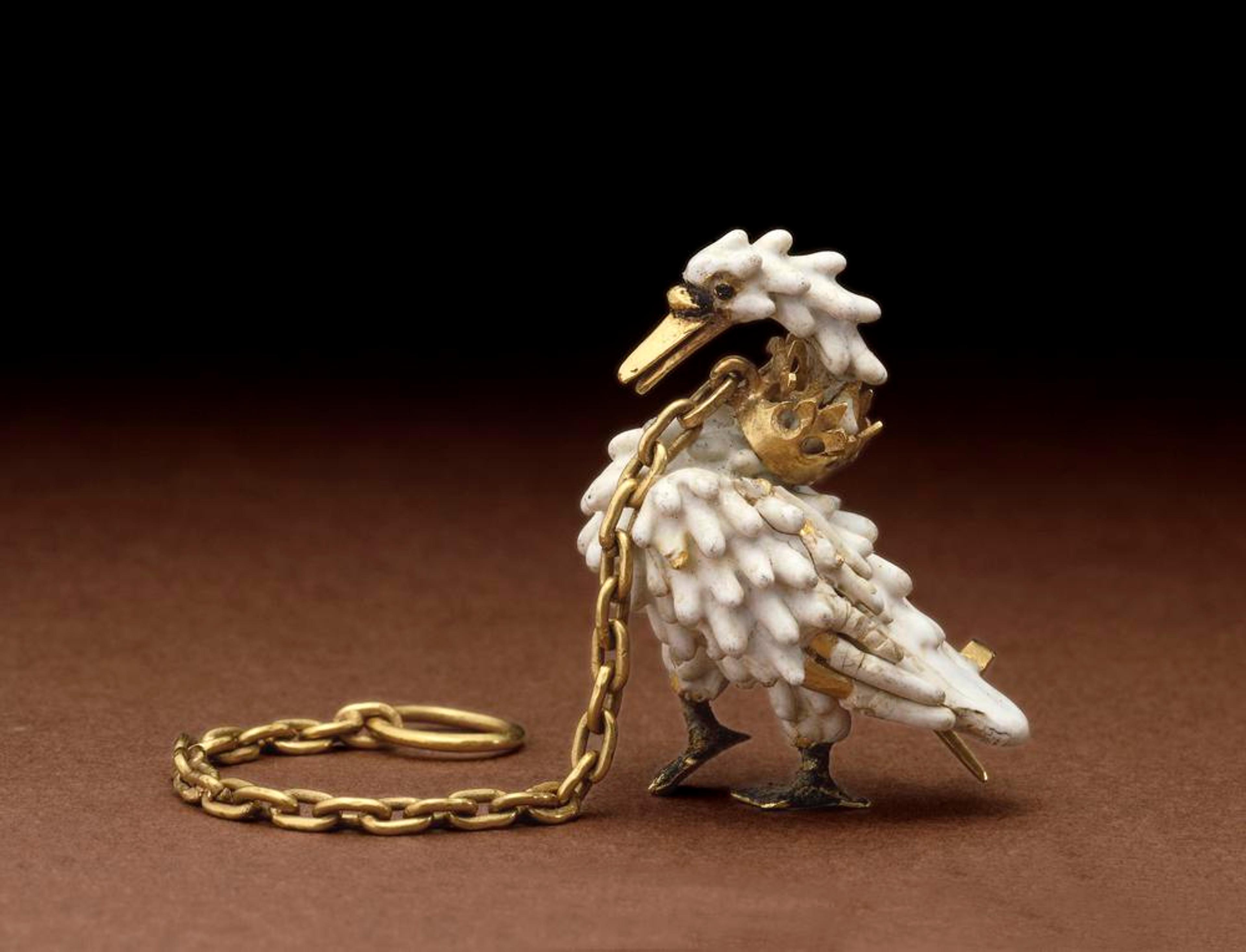 Livery badge known as The Dunstable Swan Jewel. Thought to have been worn to indicate allegiance to the House of Lancaster, c. 1400. The British Museum.