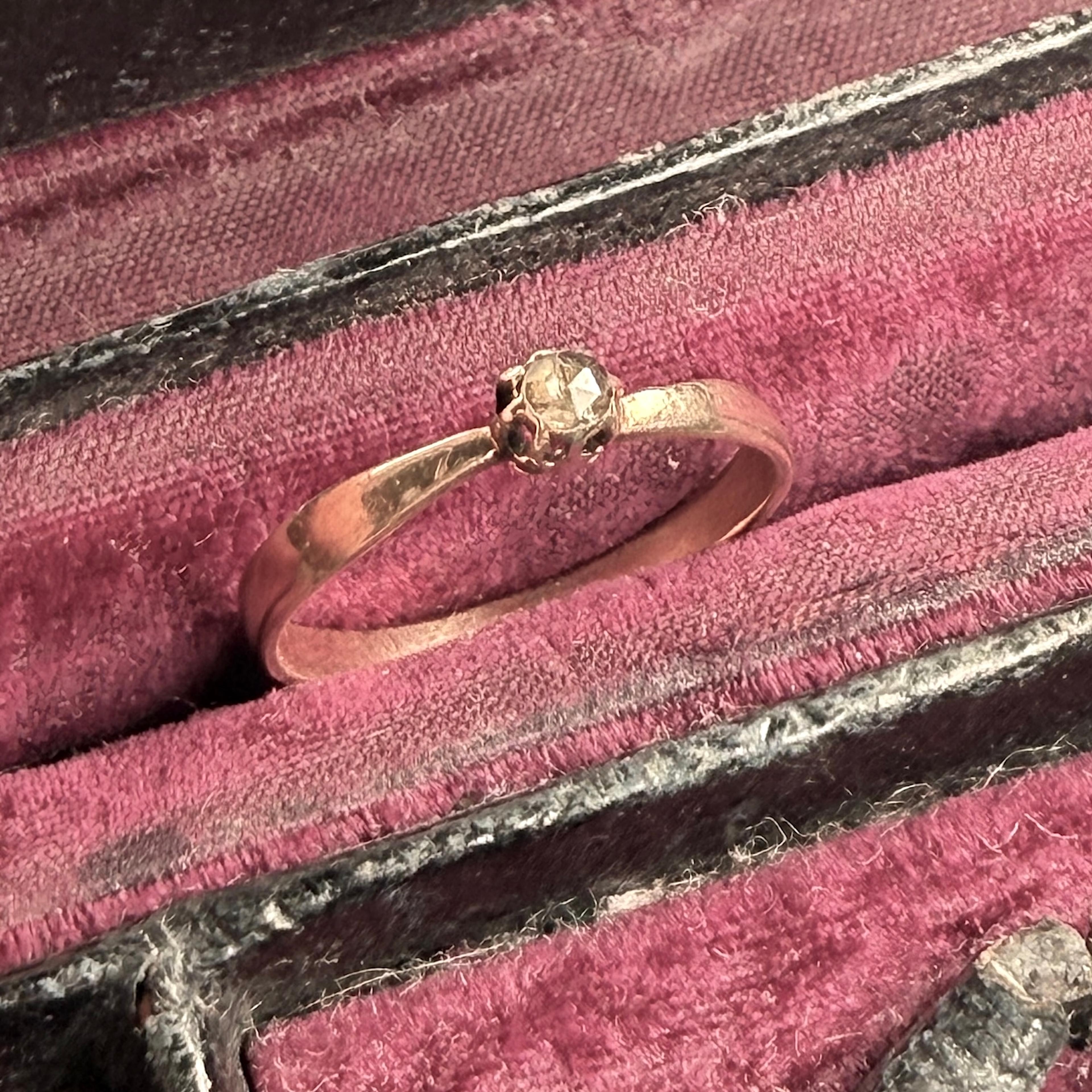 Tiny Diamond Ring w. Split Shoulders