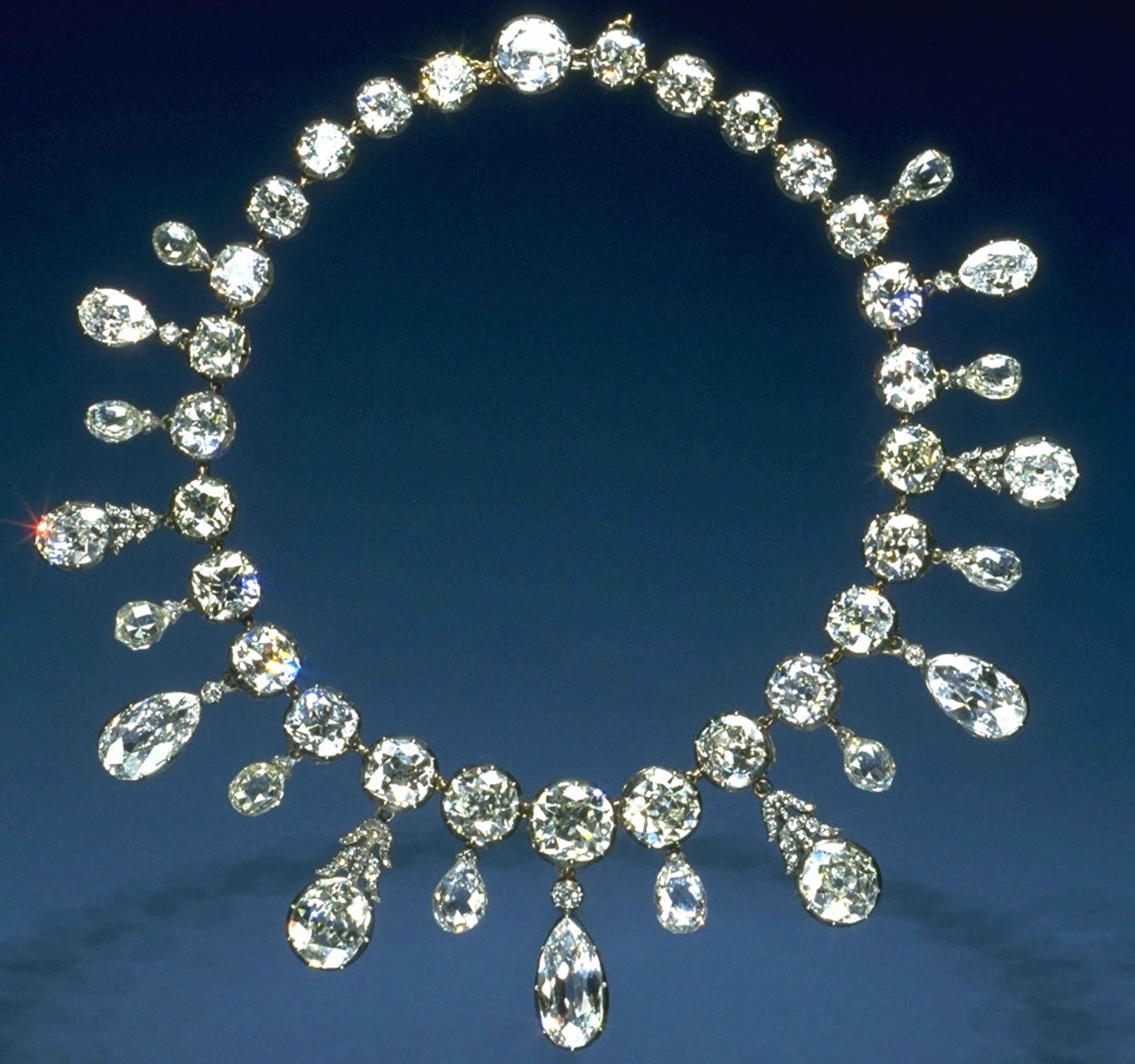 The main portion of the necklace is made from brilliant cut diamonds with small and large pendants. The pendants are briolettes, drop-shaped multi-faceted stones that are often used as beads or pendants.The Smithsonian Museum.
