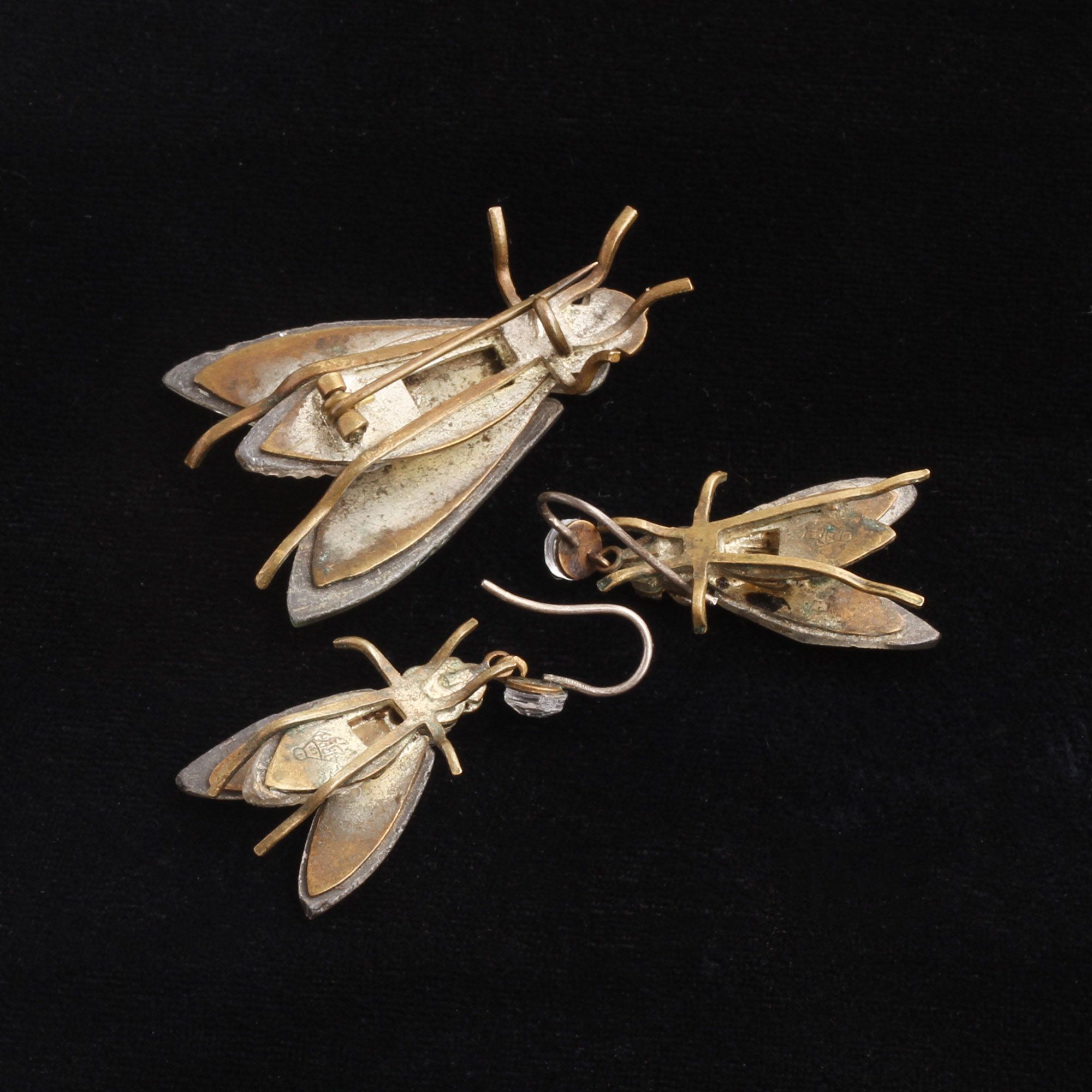 Detail of the back of Victorian Vauxhall Glass Fly Set