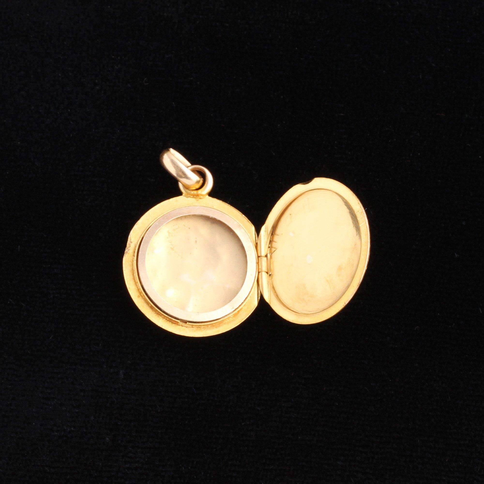 Victorian Petite Round Floral Locket